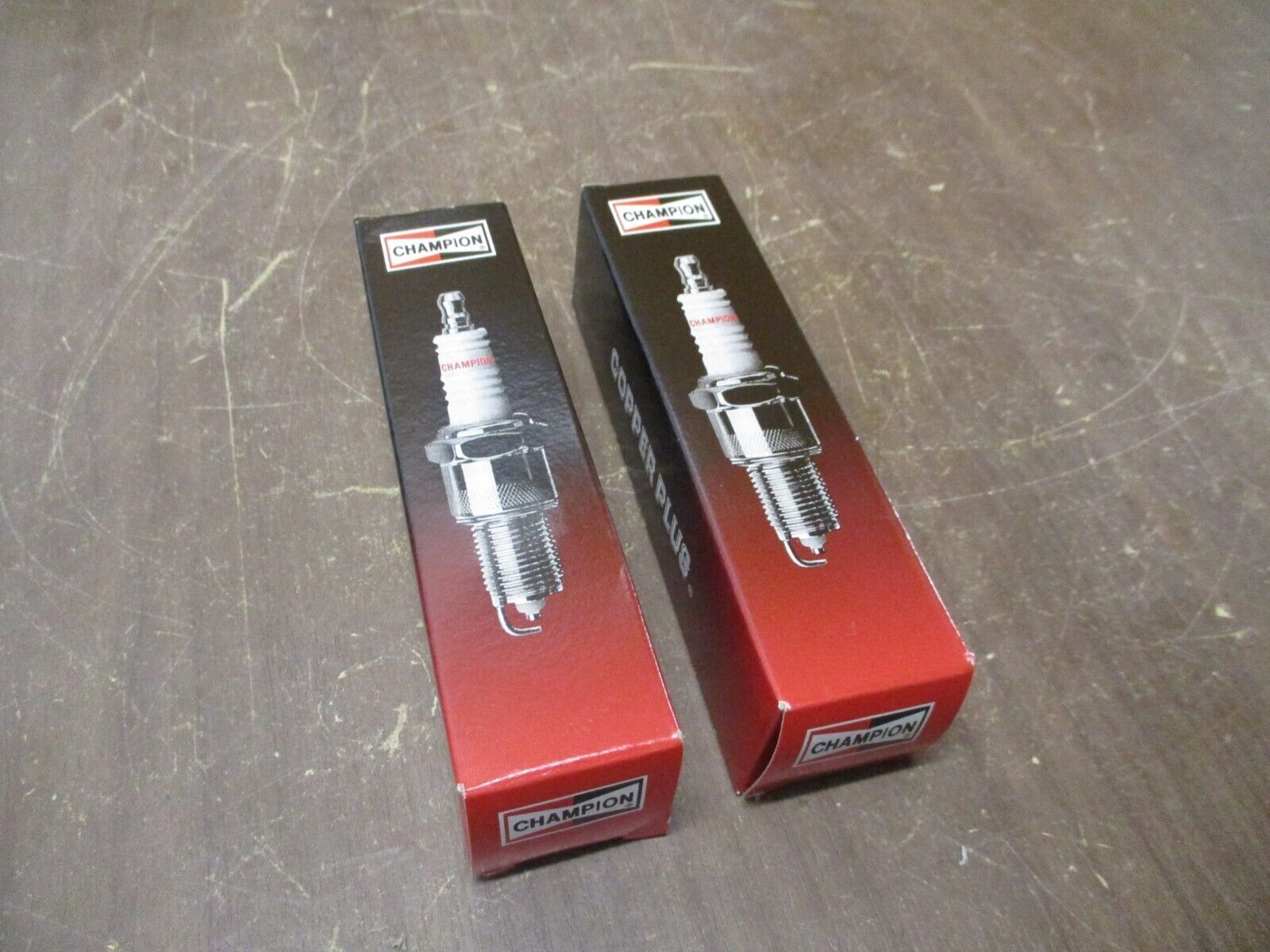 Federal Mogul Champion 221 Spark Plug FI21502 *Lot of 2* New Surplus