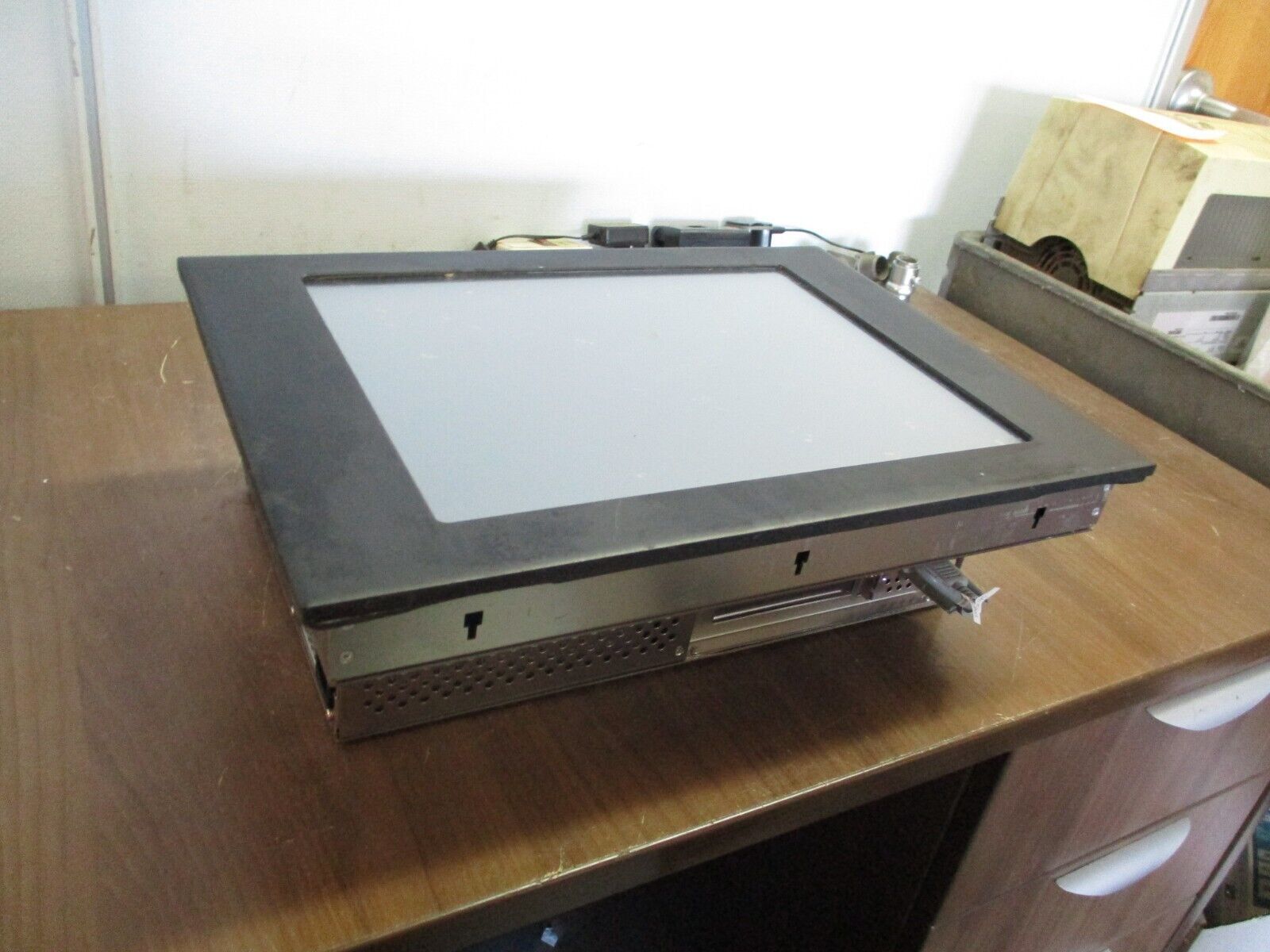 Arista Industrial Panel PC ARP-1715BP-108K Rev. SW 2.82 Config: 011 24VDC Used