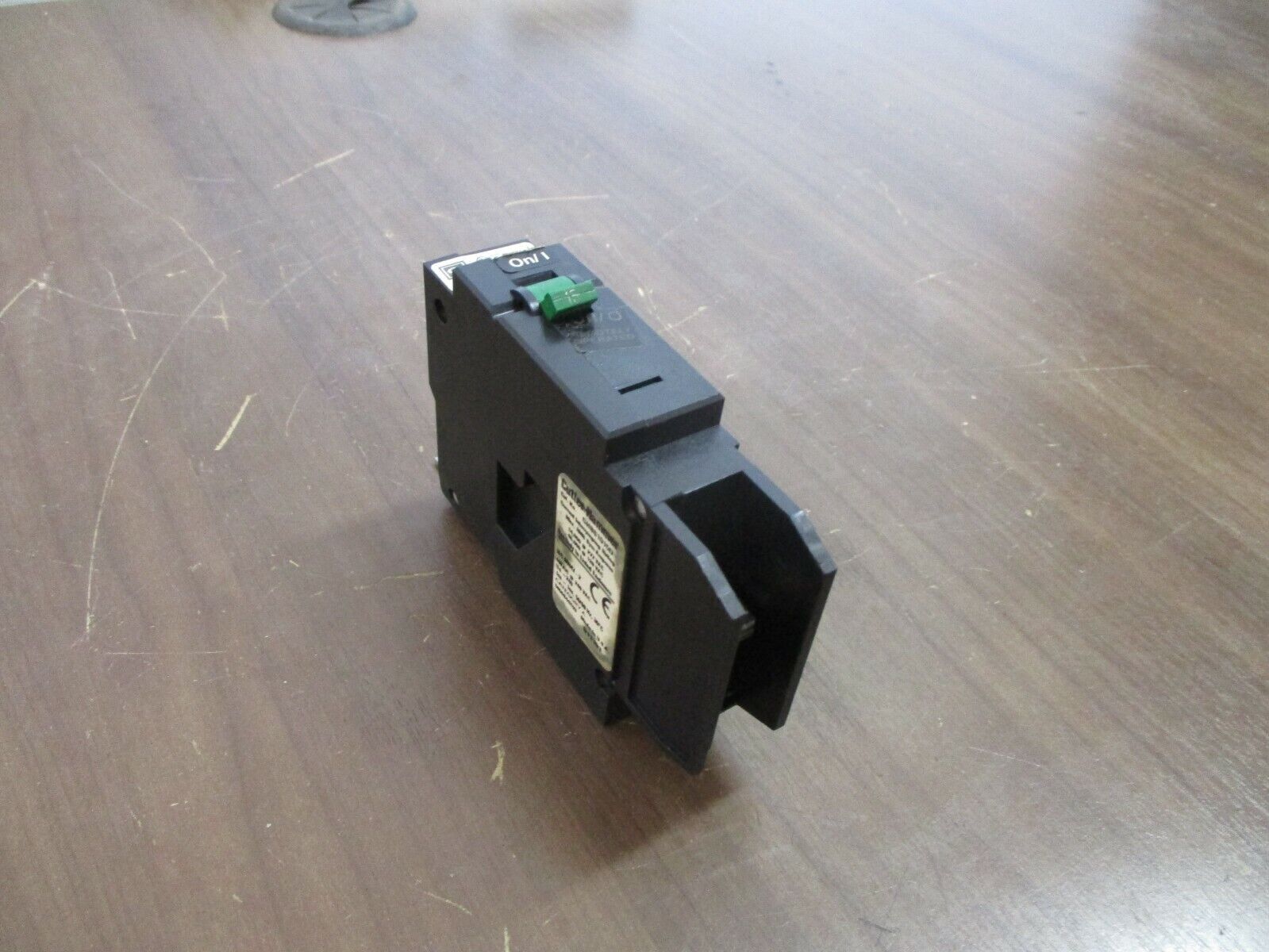 Cutler-Hammer Bolt-On Circuit Breaker GHBS1015D 15A 277V 1P Used