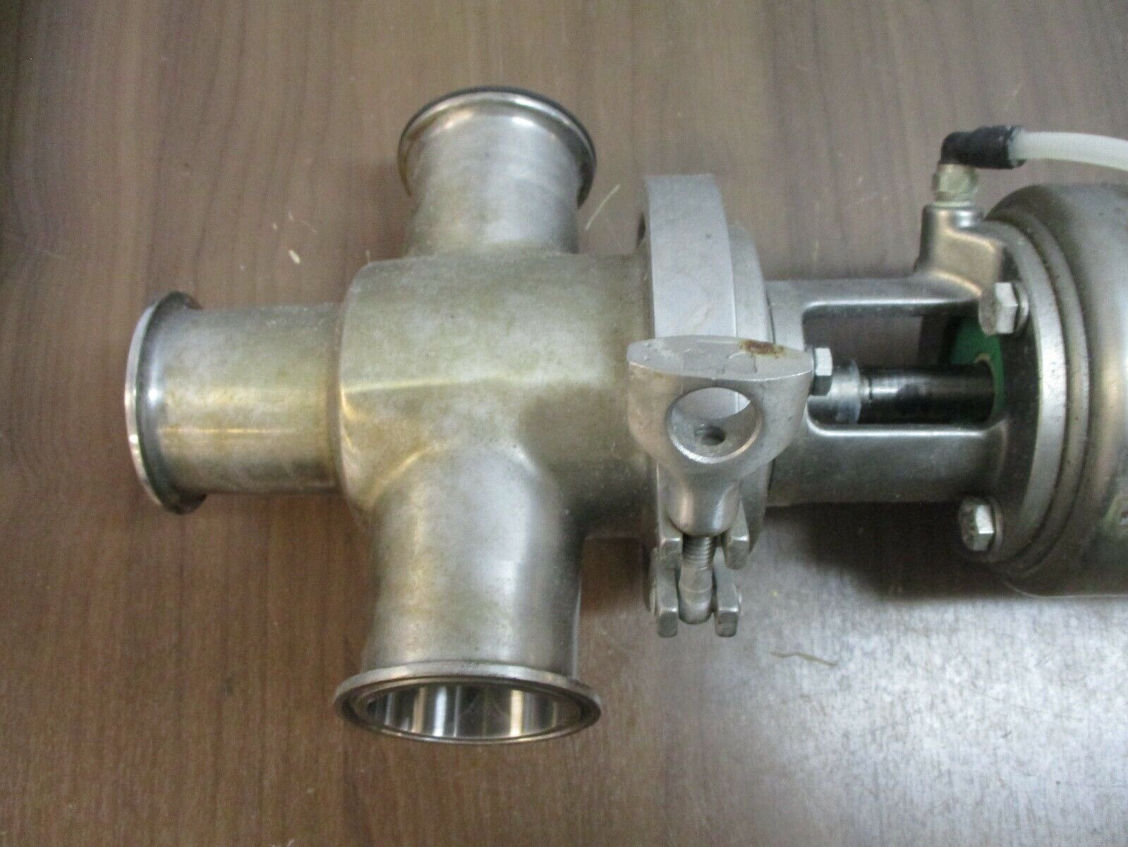 Tri-Clover Stainless Steel Pneumatic Valve w/ Controller XV-909-36 Used