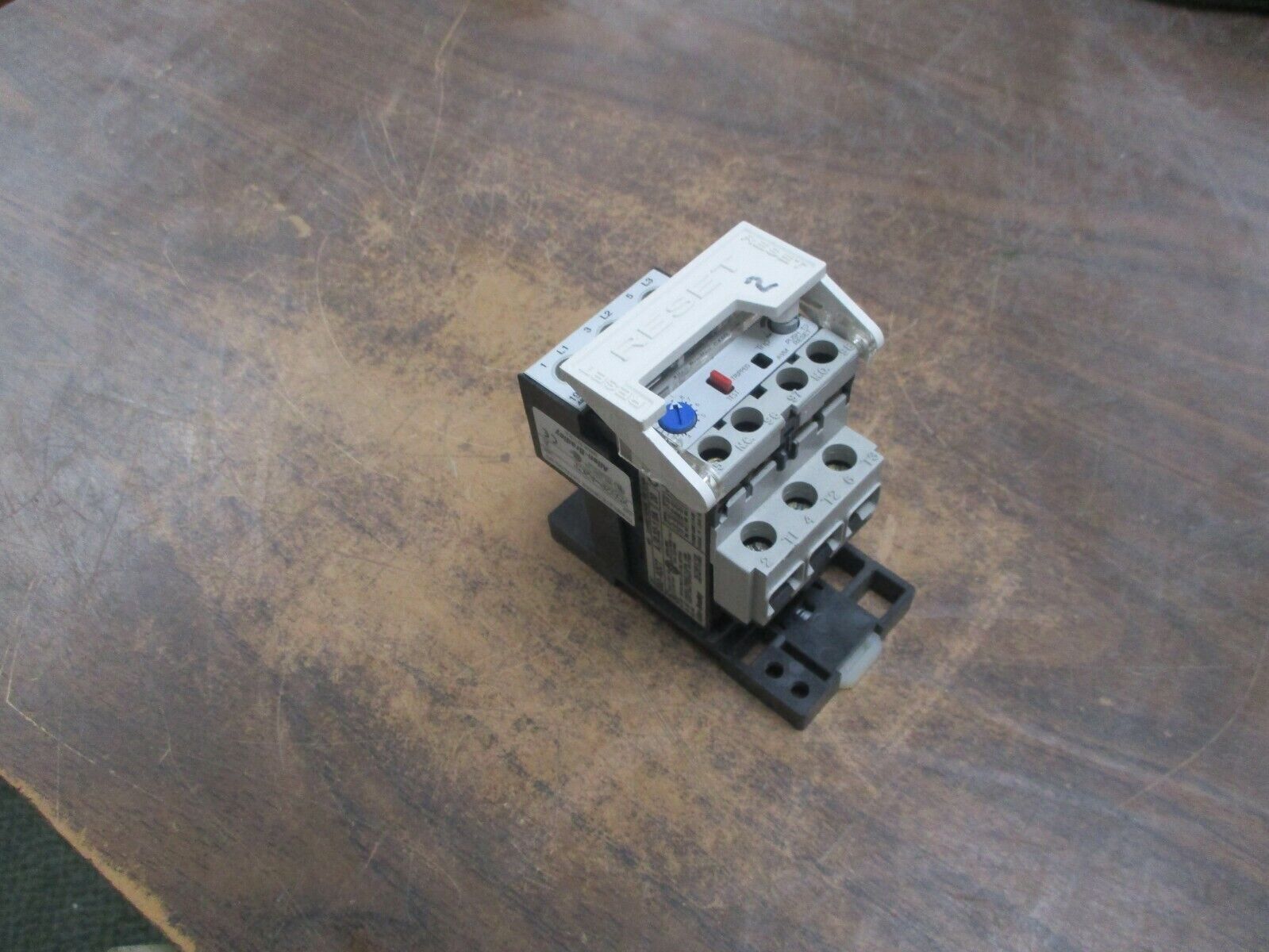 Allen-Bradley Solid State Overload 592-A2CT Trip: 0.32-1.0A w/ DIN Rail Adapter