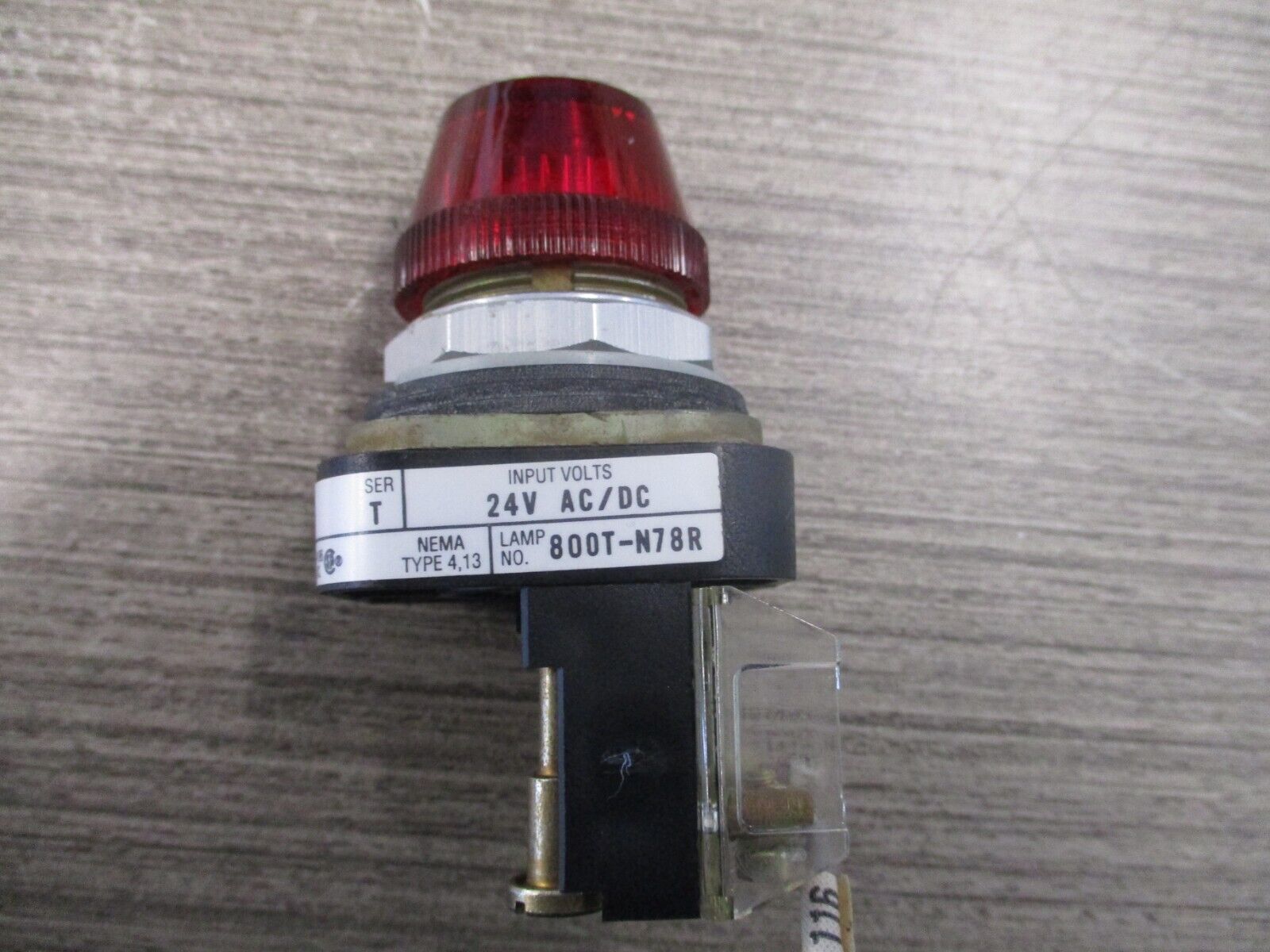 Allen-Bradley Pilot Light 800T-QL24R Ser. T Red 24V AC/DC Type 4,13 Used