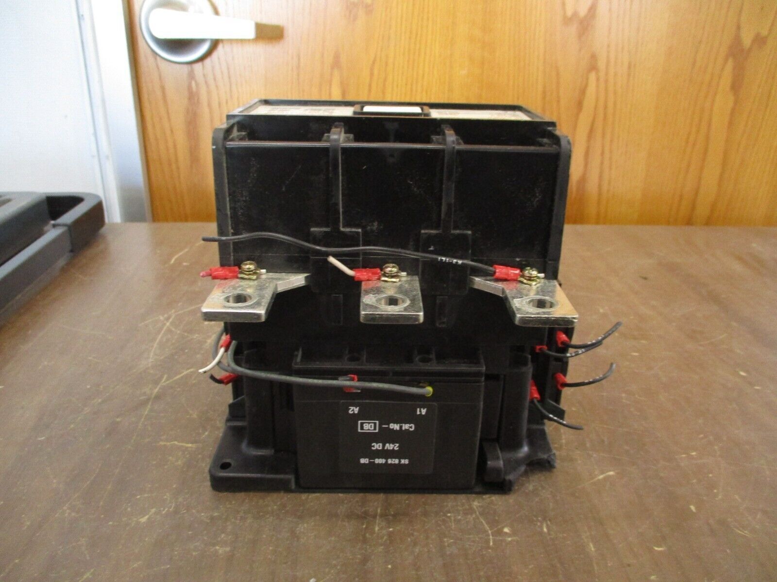 ABB Contactor EH 260 24VDC Coil 300A 600V 3P *Broken Mounting Foot* Used