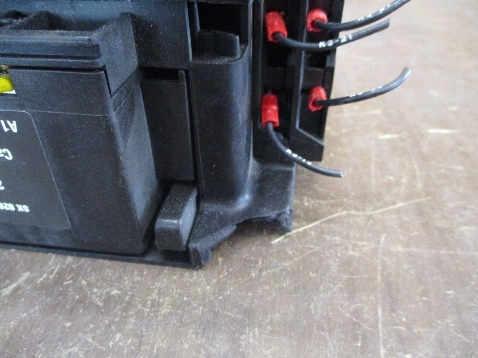 ABB Contactor EH 260 24VDC Coil 300A 600V 3P *Broken Mounting Foot* Used