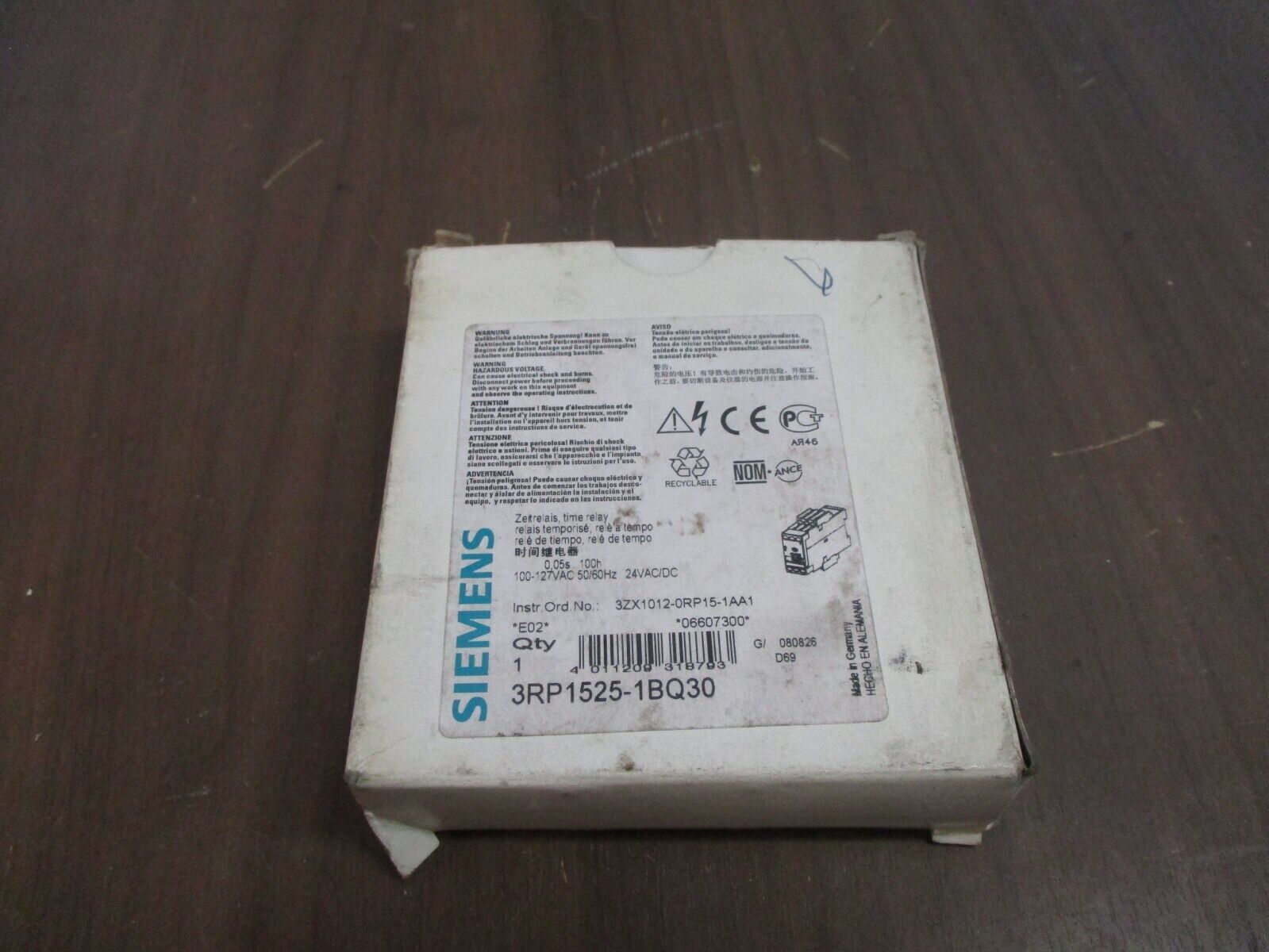 Siemens Time Relay 3RP1525-1BQ30 Range: 0.05s-100h 100-127VAC 50/60Hz 24VAC/DC