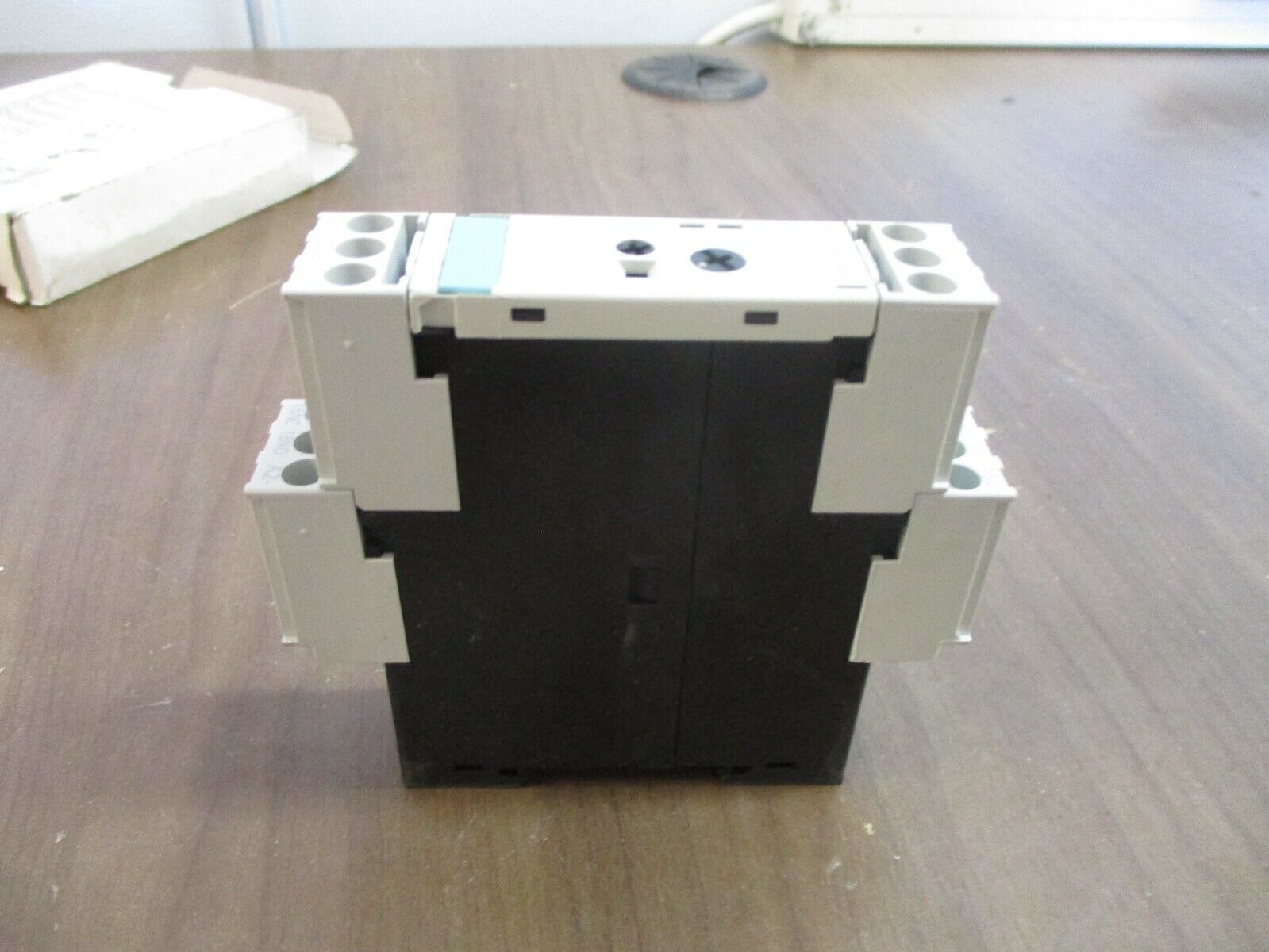 Siemens Time Relay 3RP1525-1BQ30 Range: 0.05s-100h 100-127VAC 50/60Hz 24VAC/DC