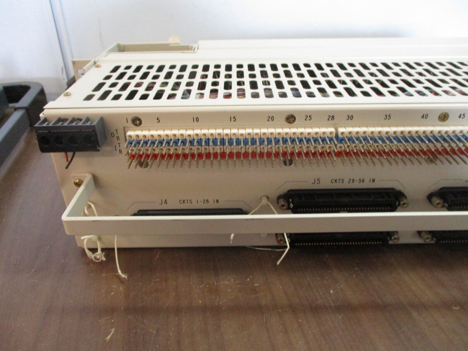 ADC DSX-1 Cross Connect D1M-1A0023 42/56VDC 2A Used