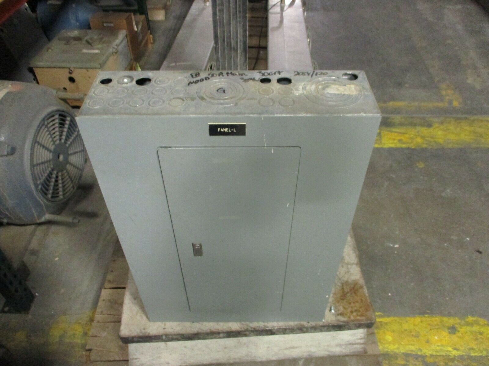 Square D Main Breaker Circuit Breaker Panel 10818-75HAA-148 50A Max 30-Slot Used