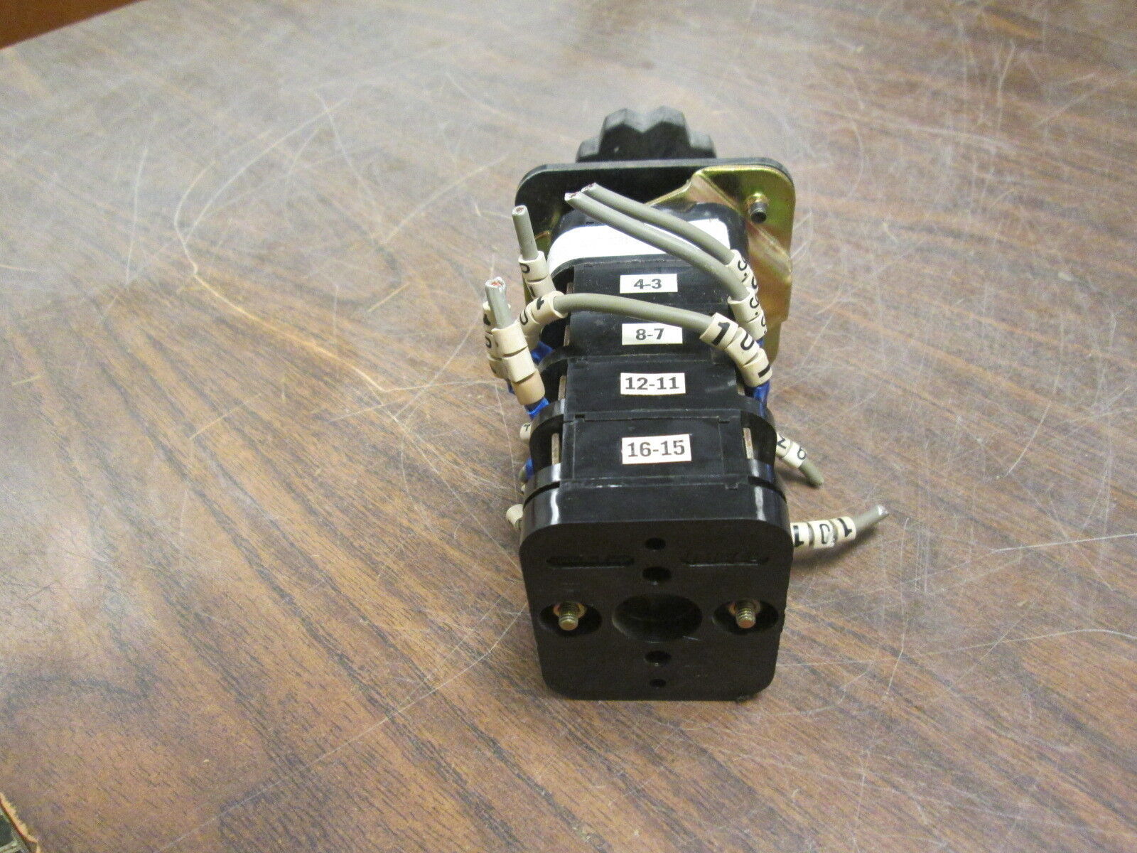 Electro Switch Series 40 Rotary Switch 40KB 2254D4 32A 600V Used