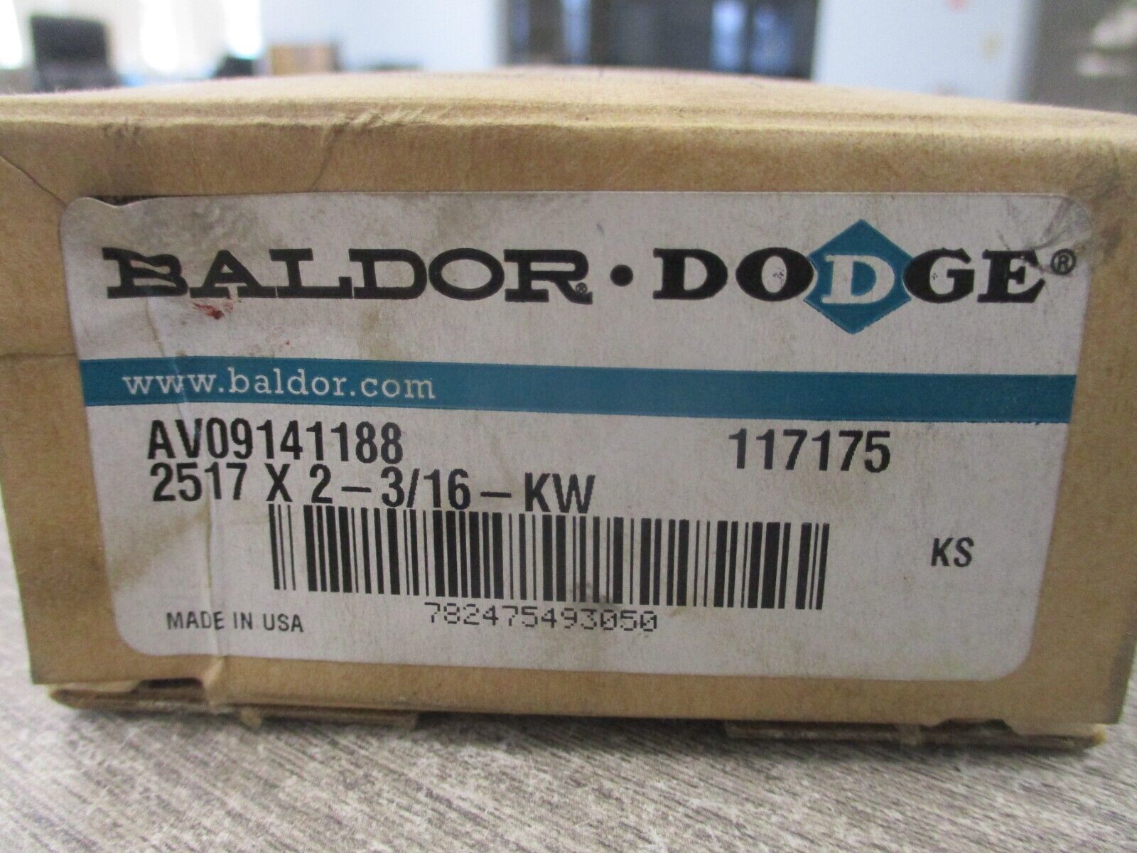 Dodge Bushing 117175 2517 x 2-3/16-KW New Surplus