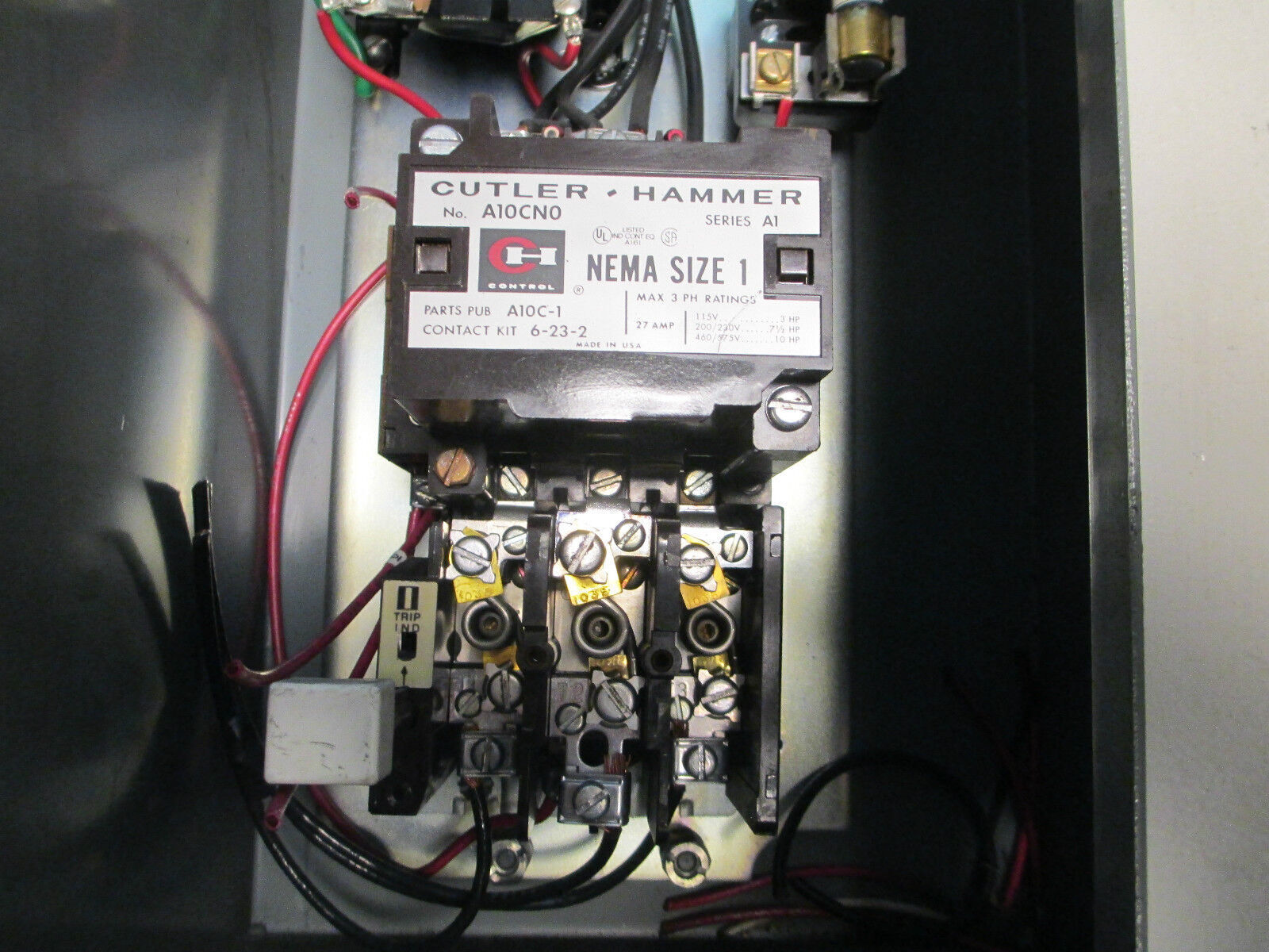 Cutler-Hammer Combination Starter A30CJAO, Size 1 120V Coil, Non-Fused