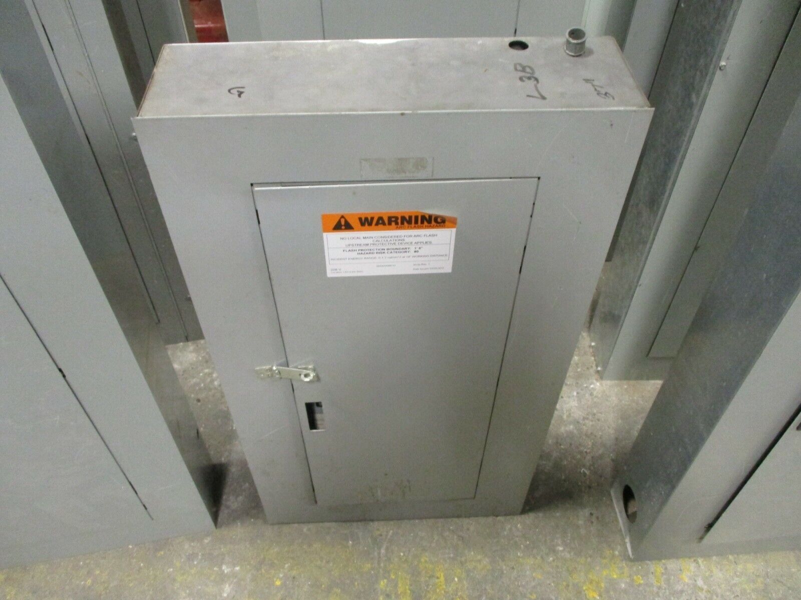 GE Main Breaker Circuit Breaker Panel AQF3301AT 125A Max 208Y/120 3Ph 4W Used