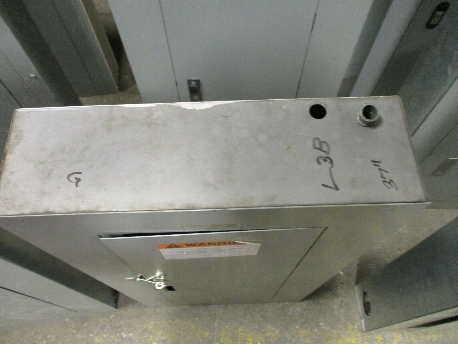 GE Main Breaker Circuit Breaker Panel AQF3301AT 125A Max 208Y/120 3Ph 4W Used