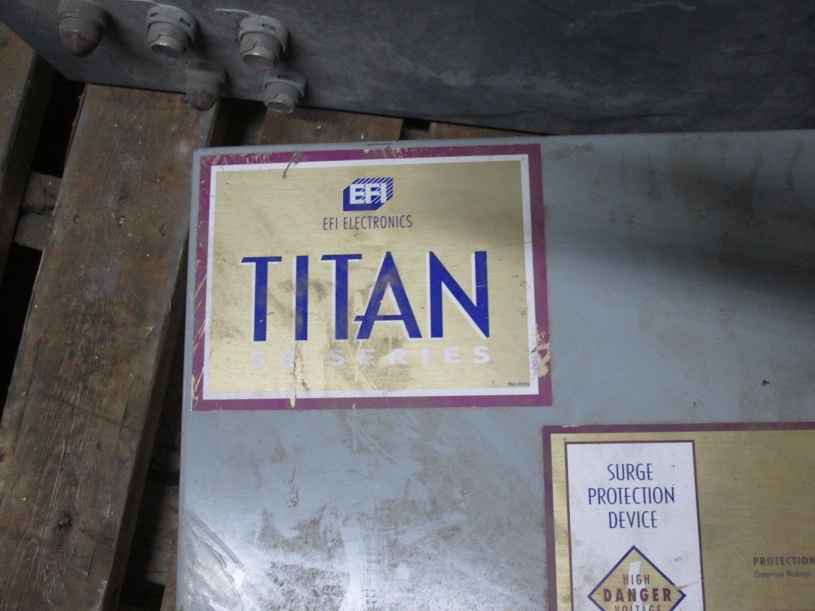 EFI Titan Series Surge Suppressor TSE022-2M-SN 120/208Y Used