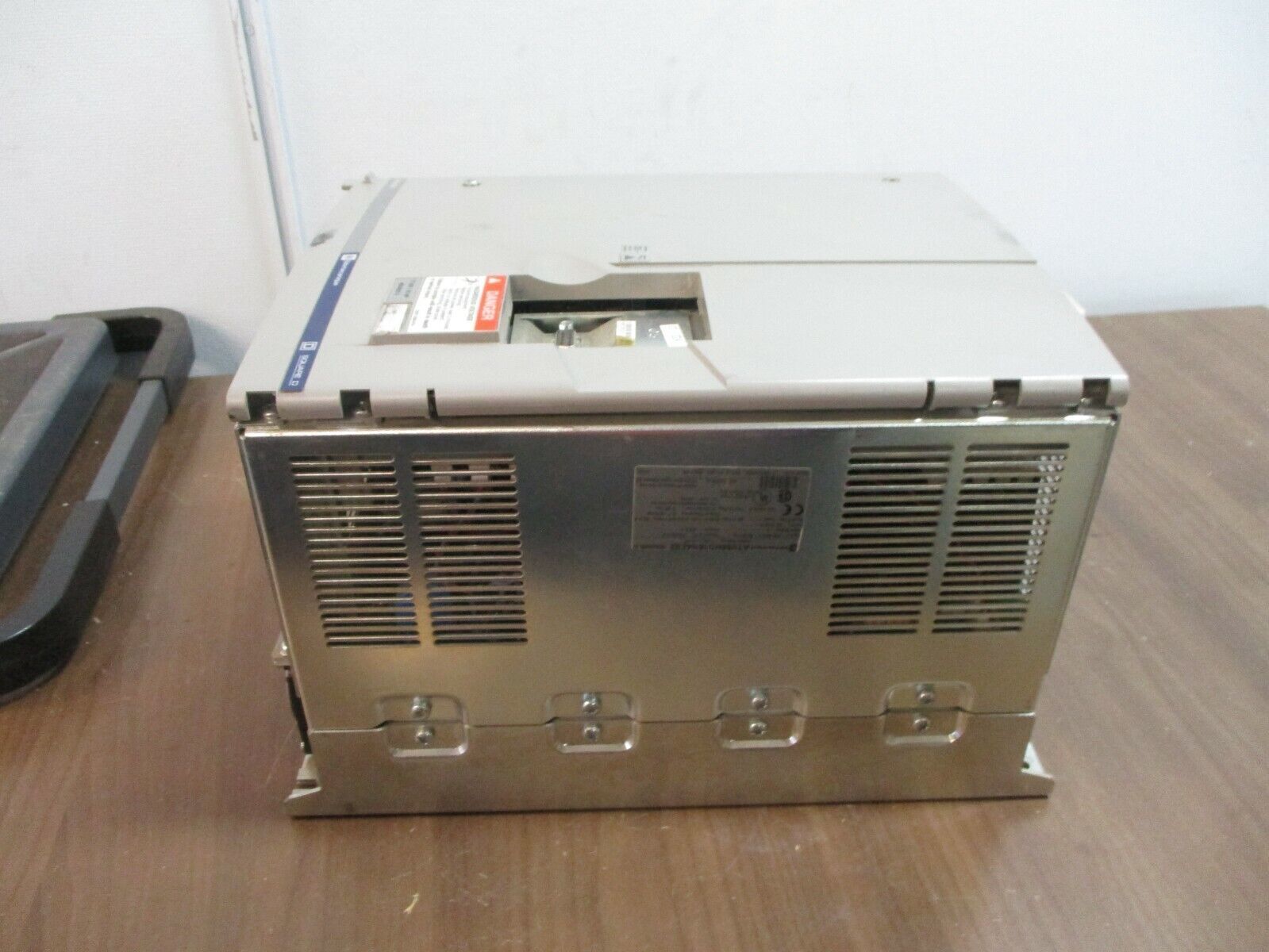 Square D Altivar 58 AC Drive ATV58HD16N4Z 15HP w/ VW3A58202 I/O Card *No Keypad*