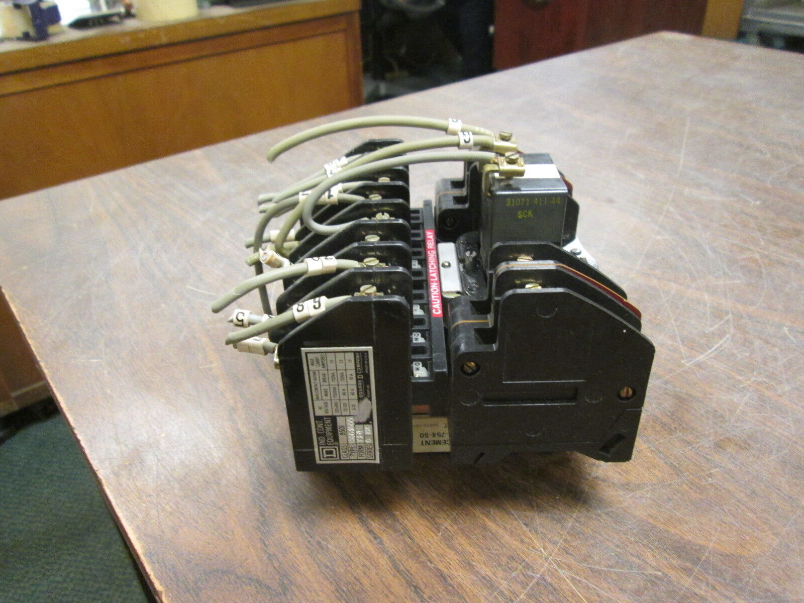 Square D Latching Relay 8501 HXL01000 120V Coil *Cracked Insulator* Used