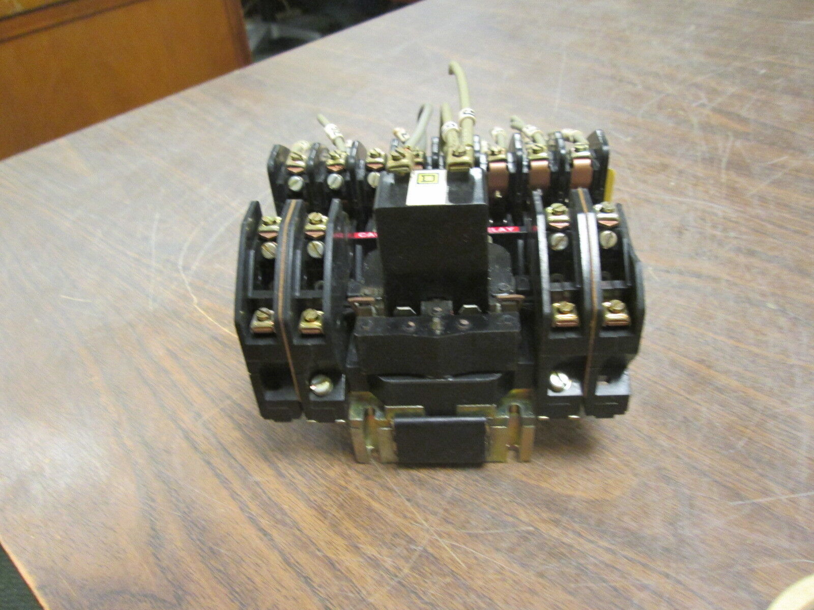 Square D Latching Relay 8501 HXL01000 120V Coil *Cracked Insulator* Used