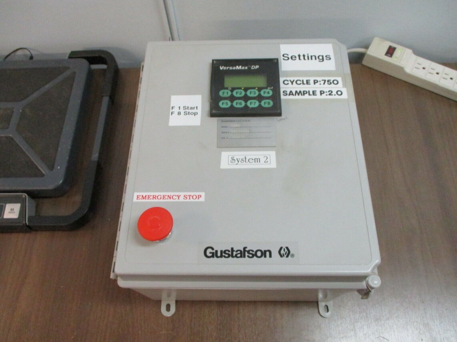 GE Fanuc VersaMax Enclosed Micro Controller IC200UAR014-BD 5VDC / 240VAC Used