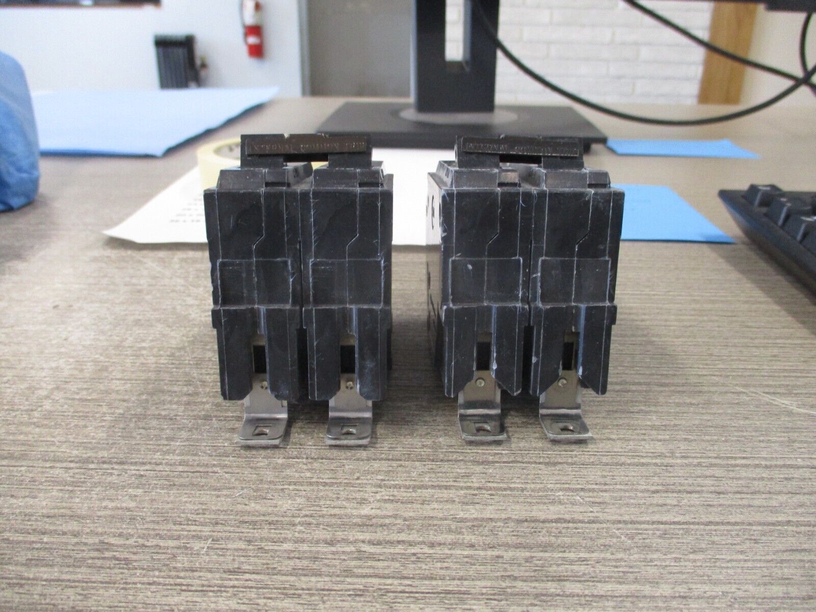 GE No Mounting Screws Circuit Breaker THQB2130 30A 120/240V 2P *Lot of 2* Used