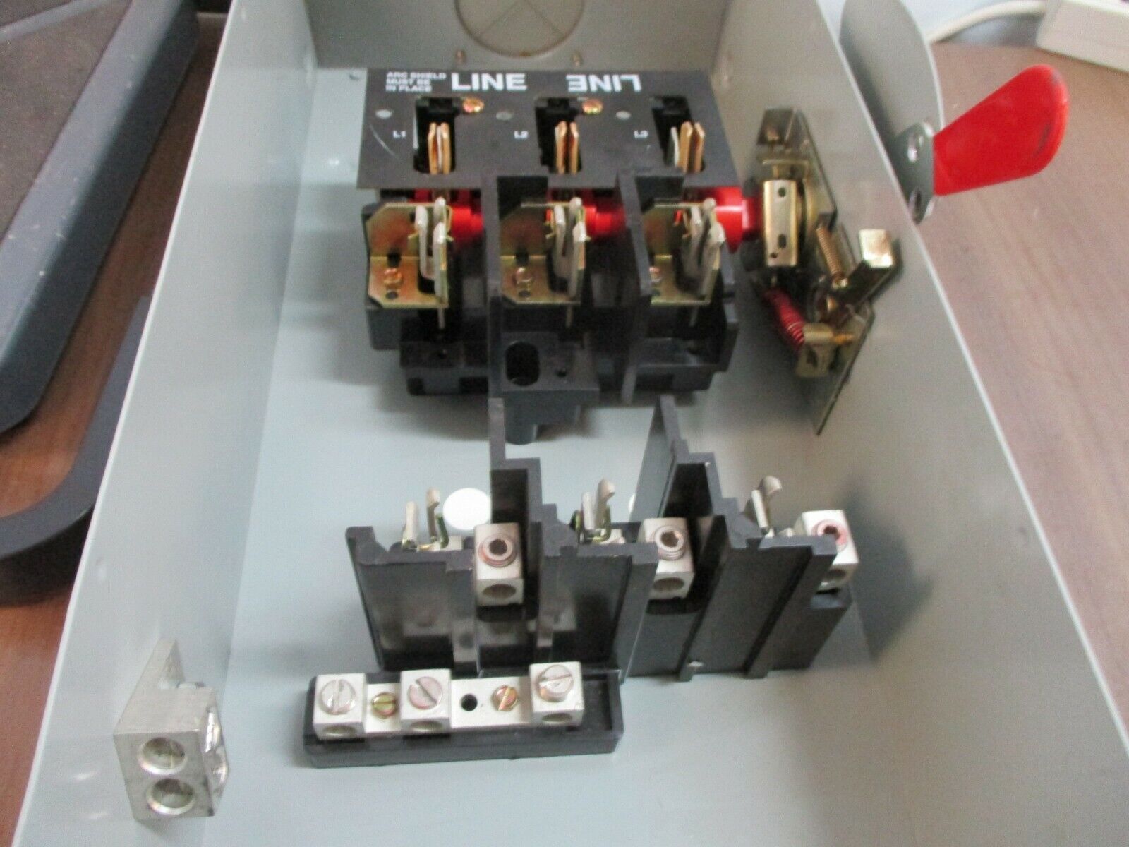 GE Fusible 3R Safety Switch TG4323R 100A 208Y/120VAC 240VAC 250VDC 3P 4W Used