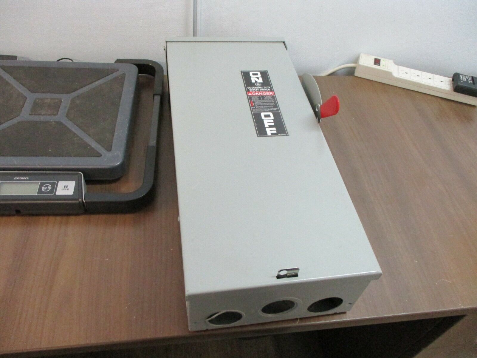 GE Fusible 3R Safety Switch TG4323R 100A 208Y/120VAC 240VAC 250VDC 3P 4W Used