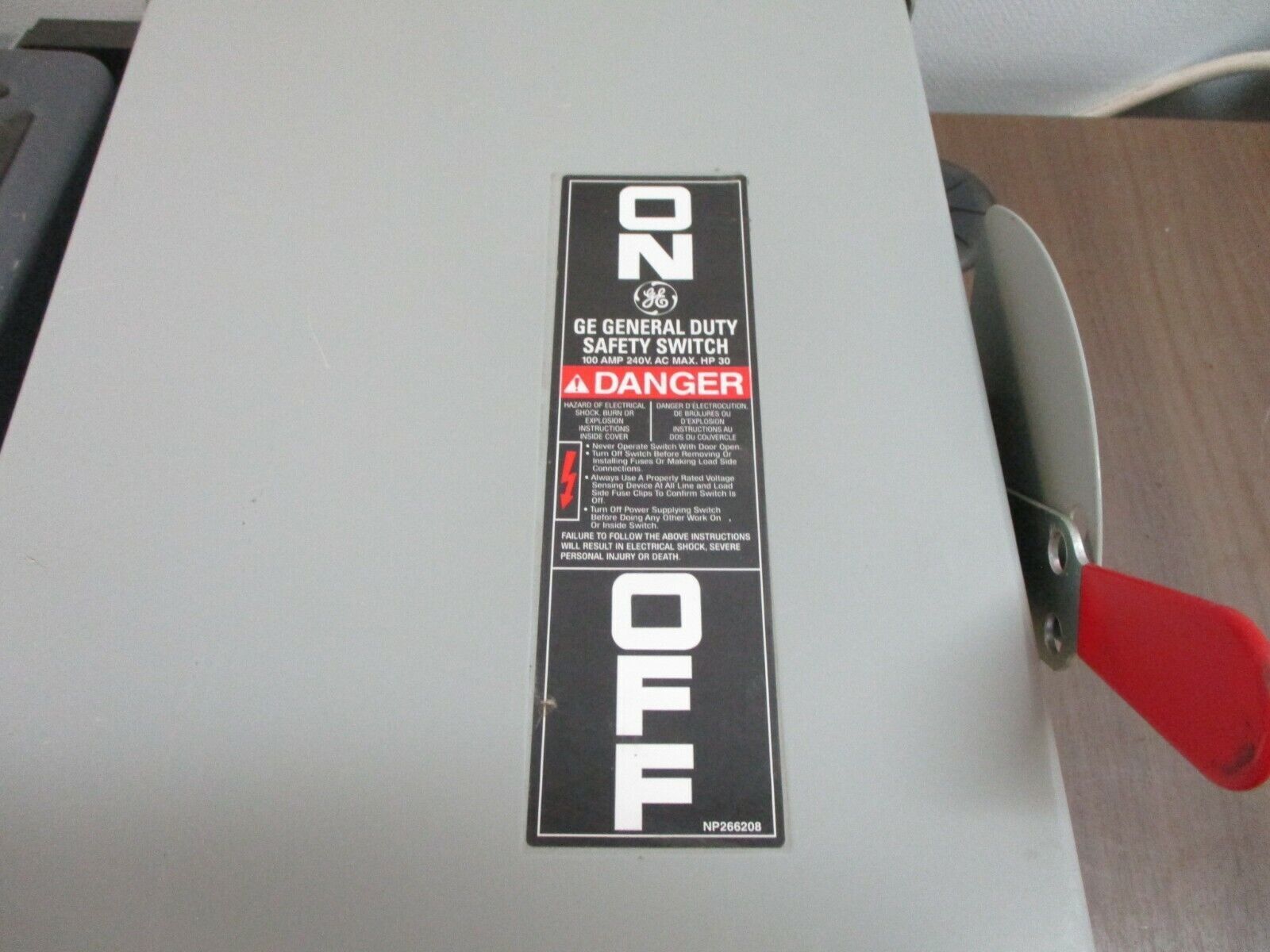 GE Fusible 3R Safety Switch TG4323R 100A 208Y/120VAC 240VAC 250VDC 3P 4W Used