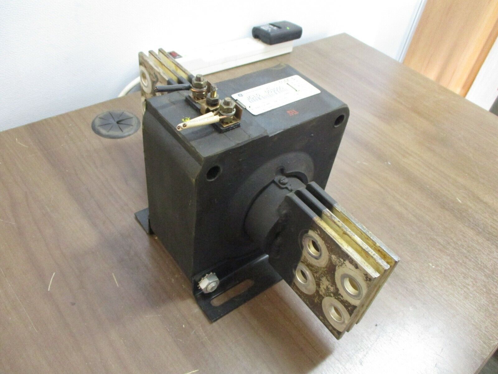 GE Type JCL-0 Current Transformer 750X028017 Ratio: 3000:5A 600V 50-60Hz Used