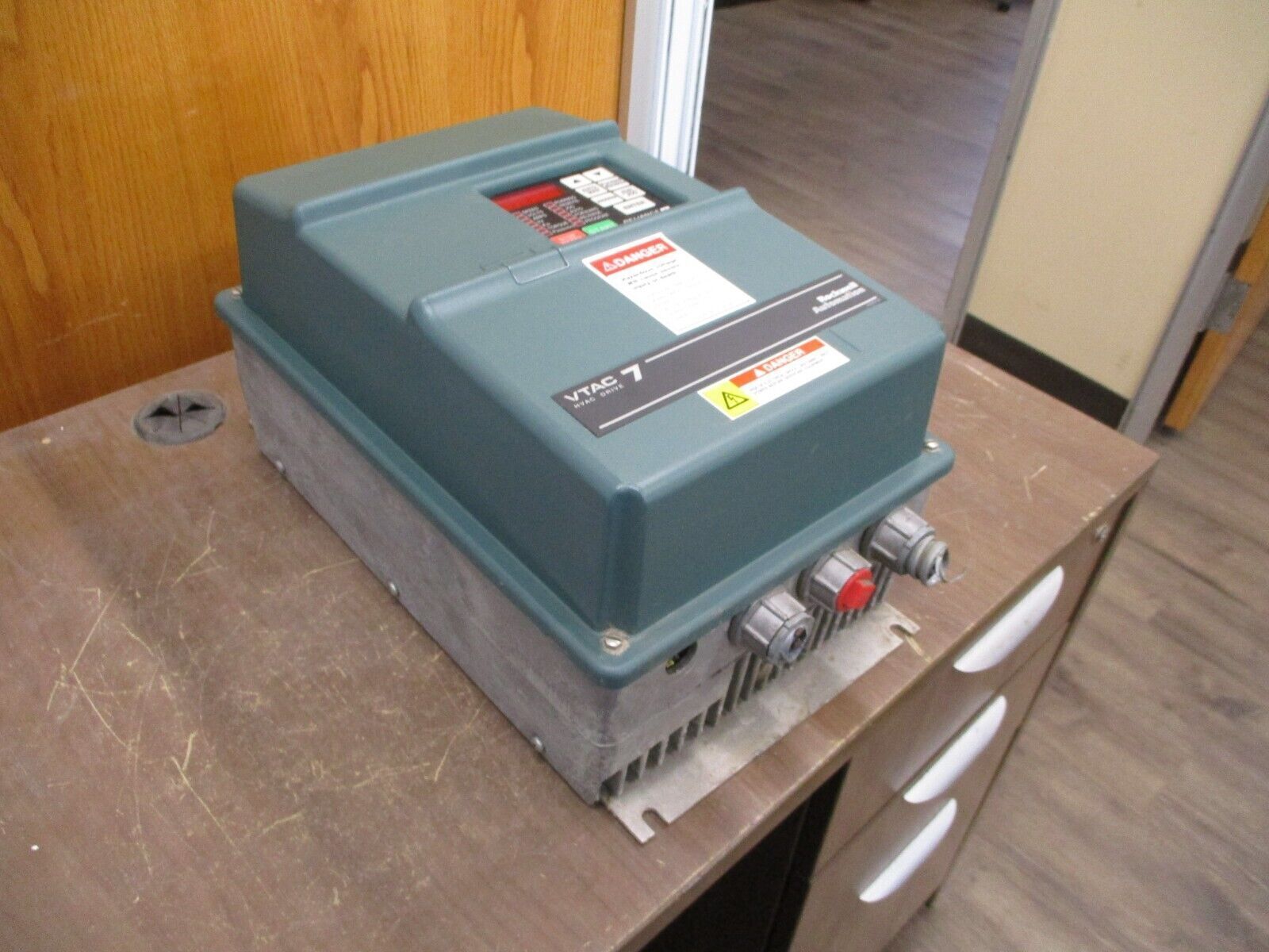 Rockwell Automation VTAC 7 AC Drive 20H4260 20HP 3Ph Type 12 Enclosure Used