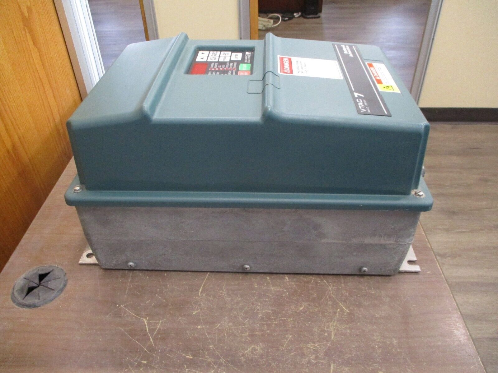 Rockwell Automation VTAC 7 AC Drive 20H4260 20HP 3Ph Type 12 Enclosure Used