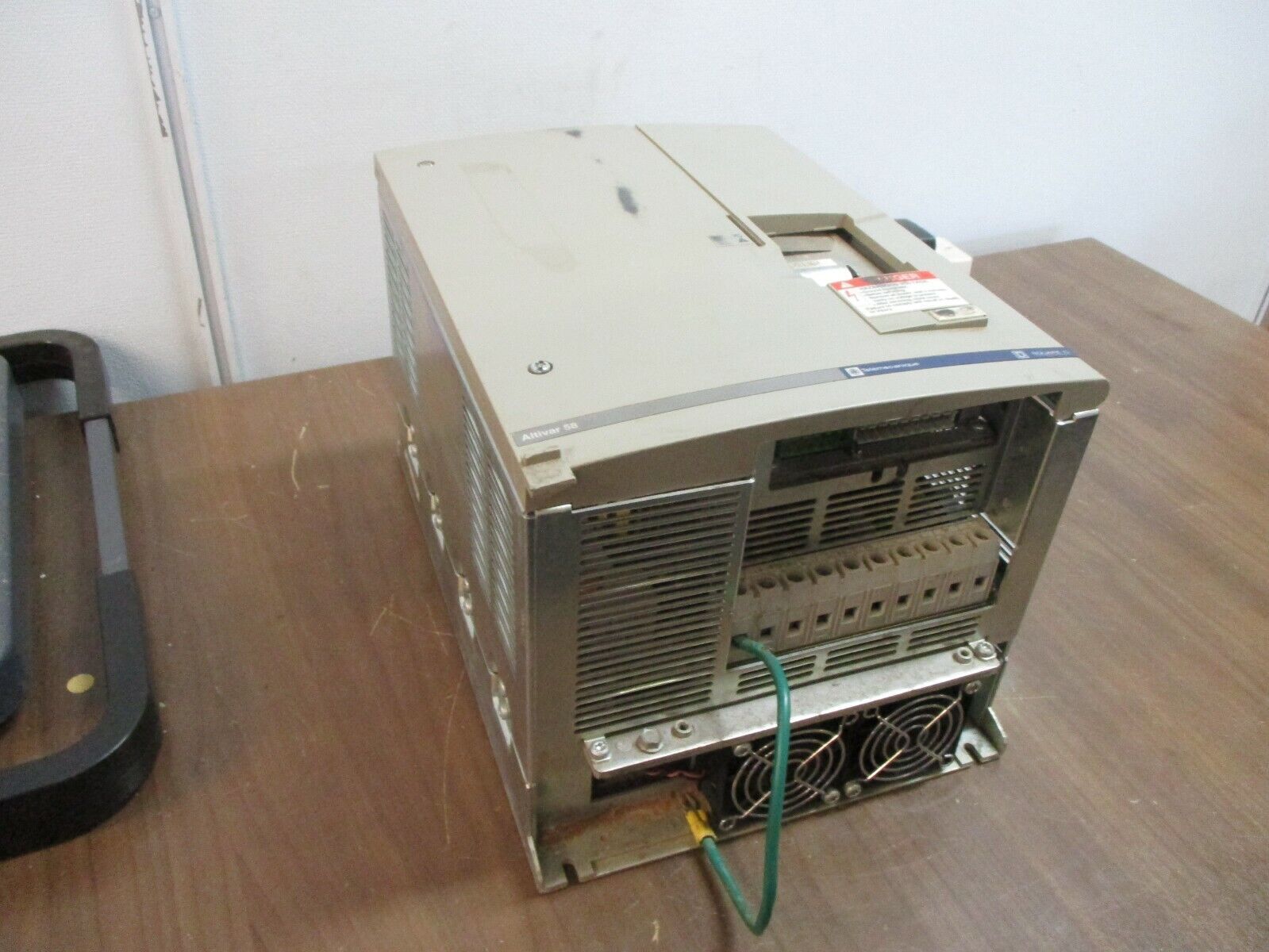 Square D Altivar 58 AC Drive ATV58HD16N4Z 15HP *No Keypad* *No Back Cover* Used