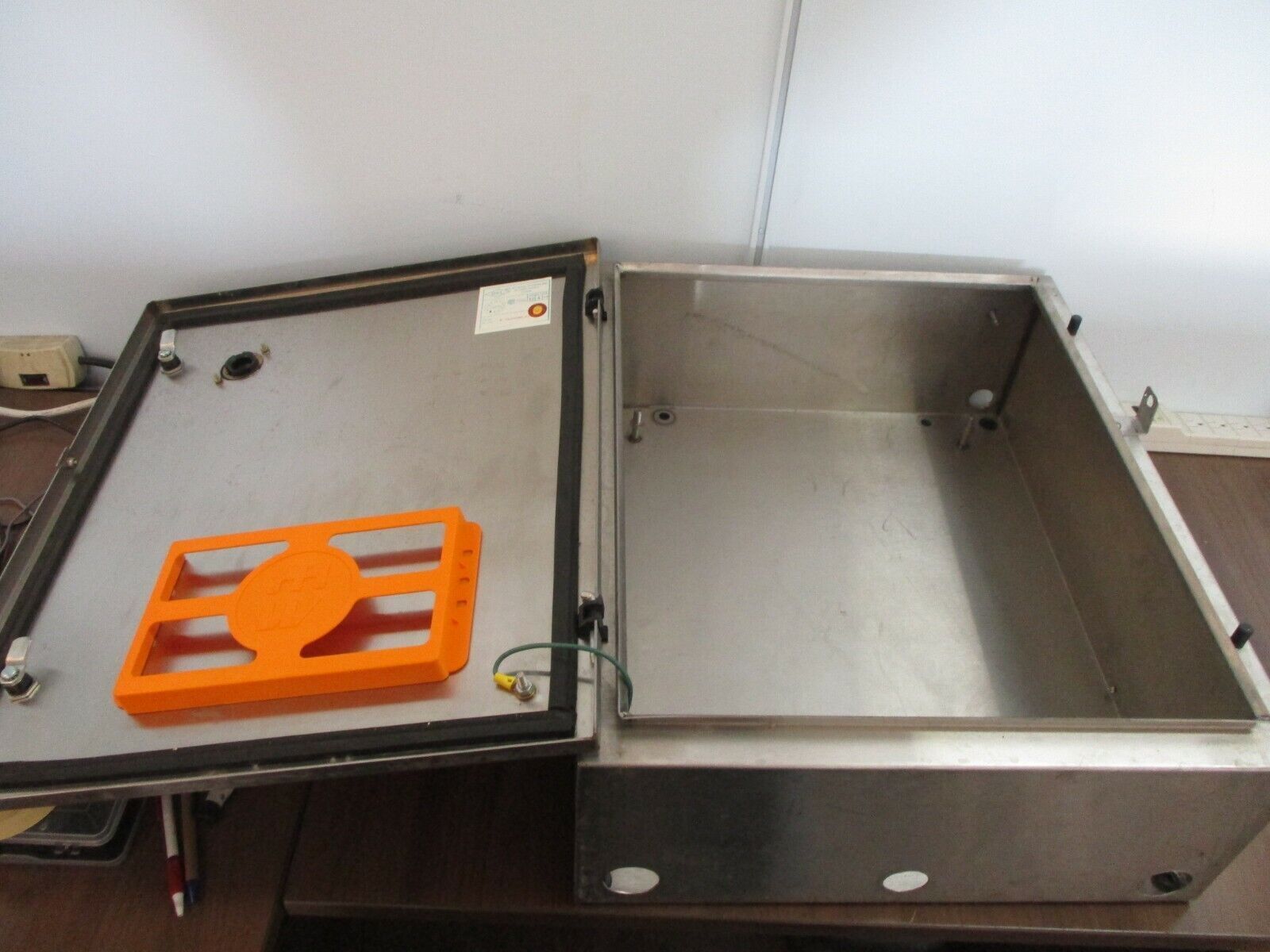 BEL Stainless Steel 4X, 12 Enclosure R 242008S.S. Size: 24x20x8" Used