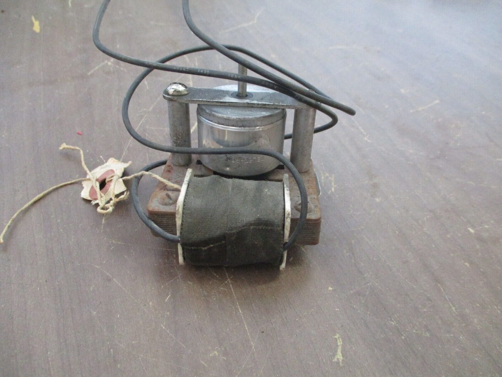 Telechrom Type BC3 Synchronous Motor 323301011 120V 60Hz 60RPM 6W Used