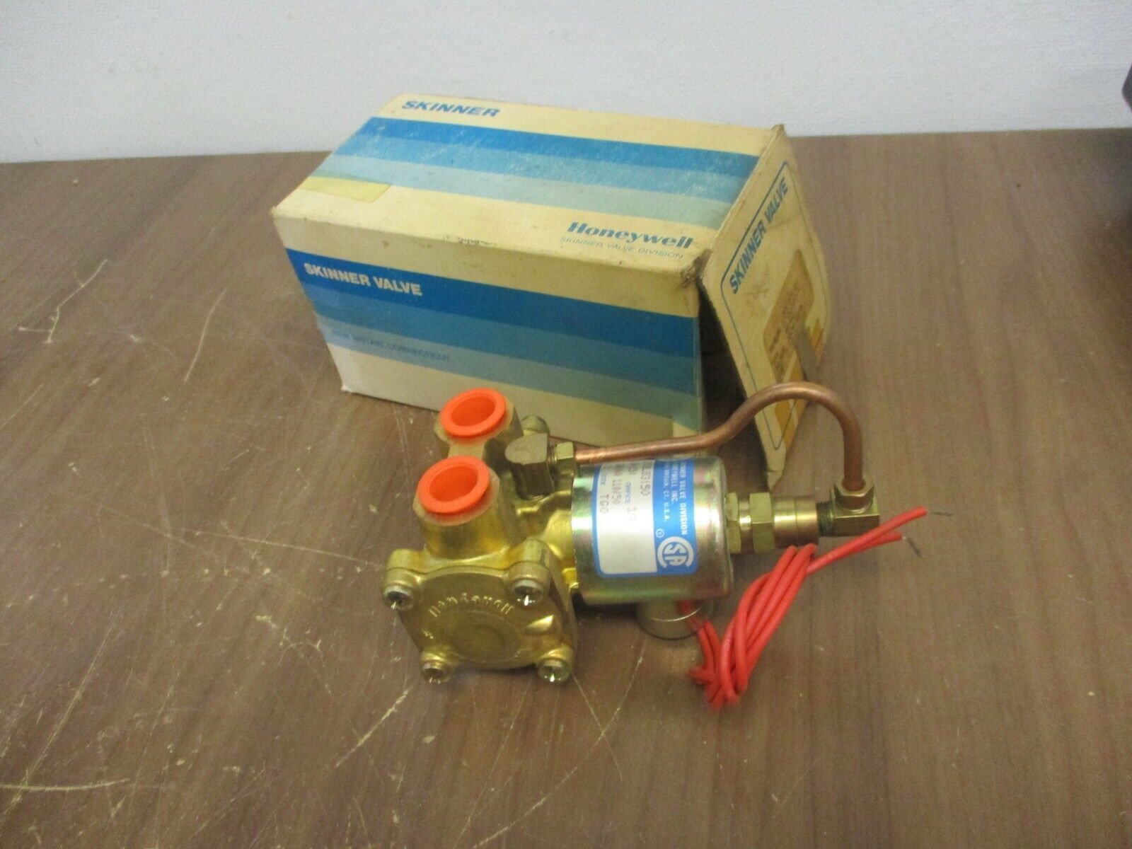 Honeywell Skinner Solenoid Valve LP3LB3150 120V@60Hz 110V@50Hz New Surplus