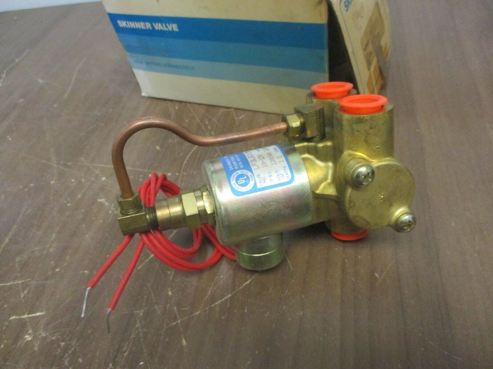 Honeywell Skinner Solenoid Valve LP3LB3150 120V@60Hz 110V@50Hz New Surplus