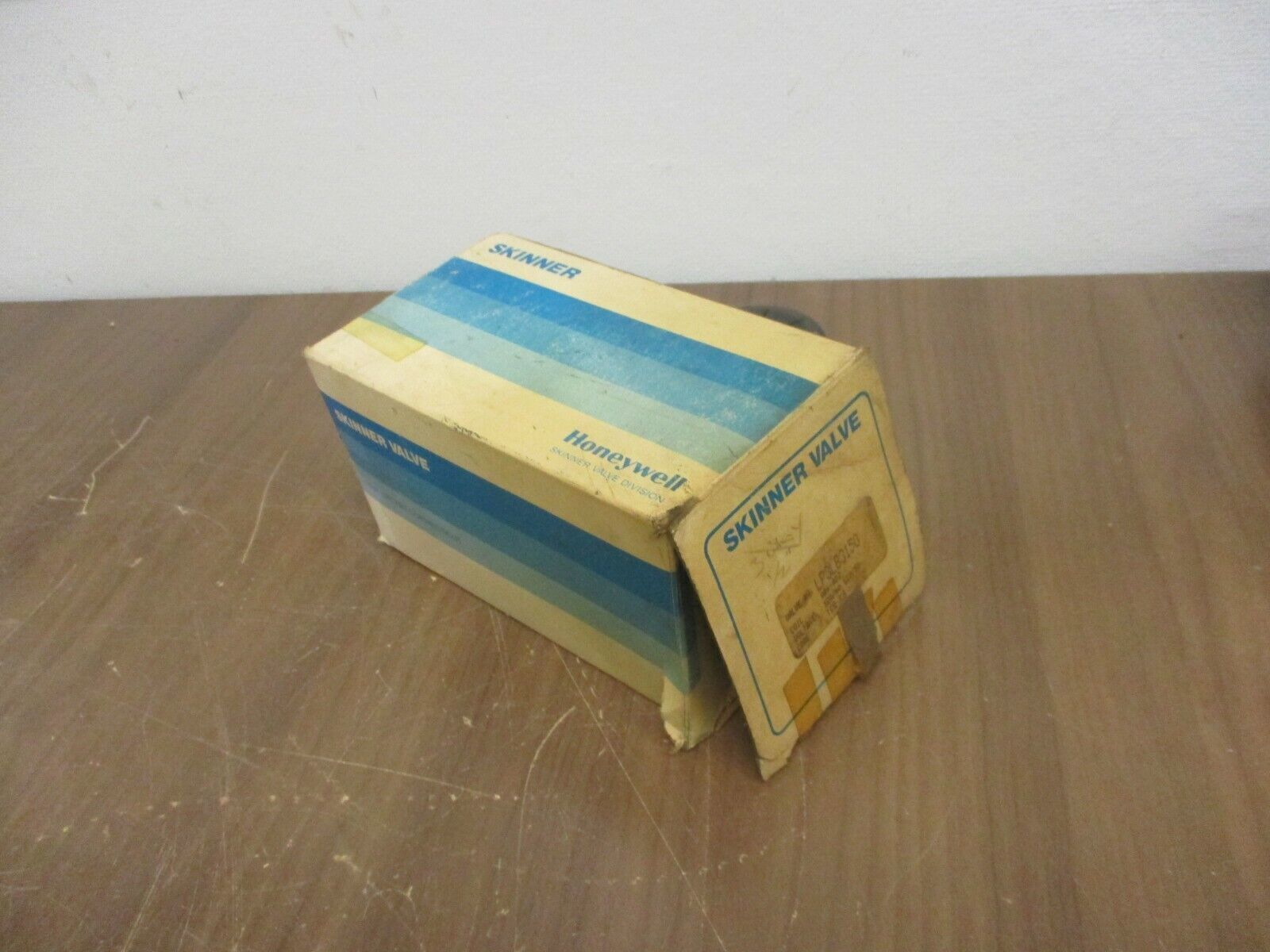 Honeywell Skinner Solenoid Valve LP3LB3150 120V@60Hz 110V@50Hz New Surplus