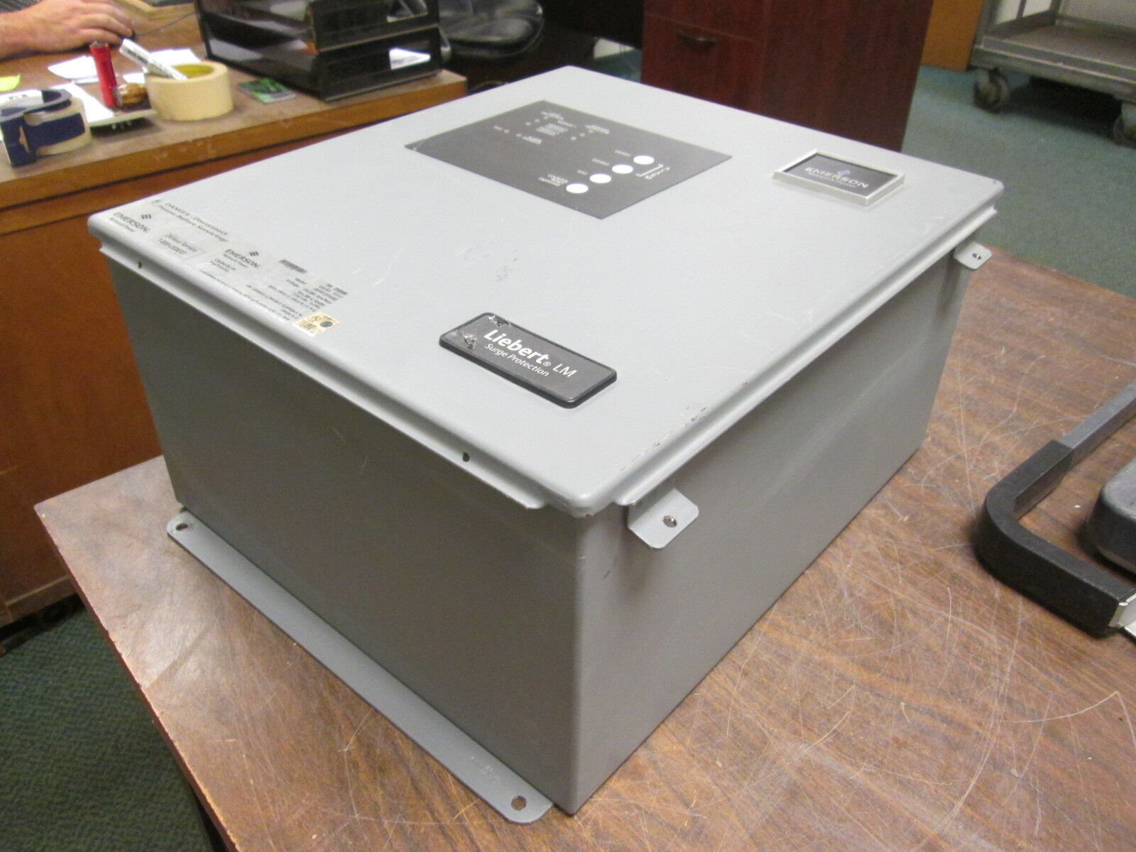 Liebert LM Surge Suppressor LM100120YANSE 120/208V 3Ph 4W Used