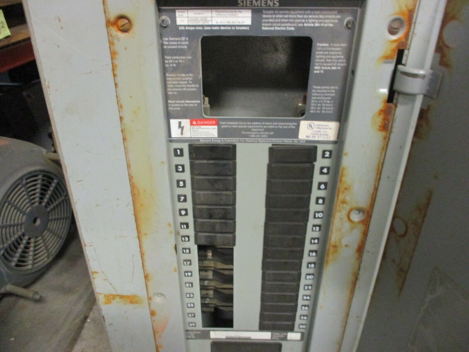 Siemens Main Lug Circuit Breaker Panel S1A30ML125CTS 125A Max 120/240V 1Ph 3W