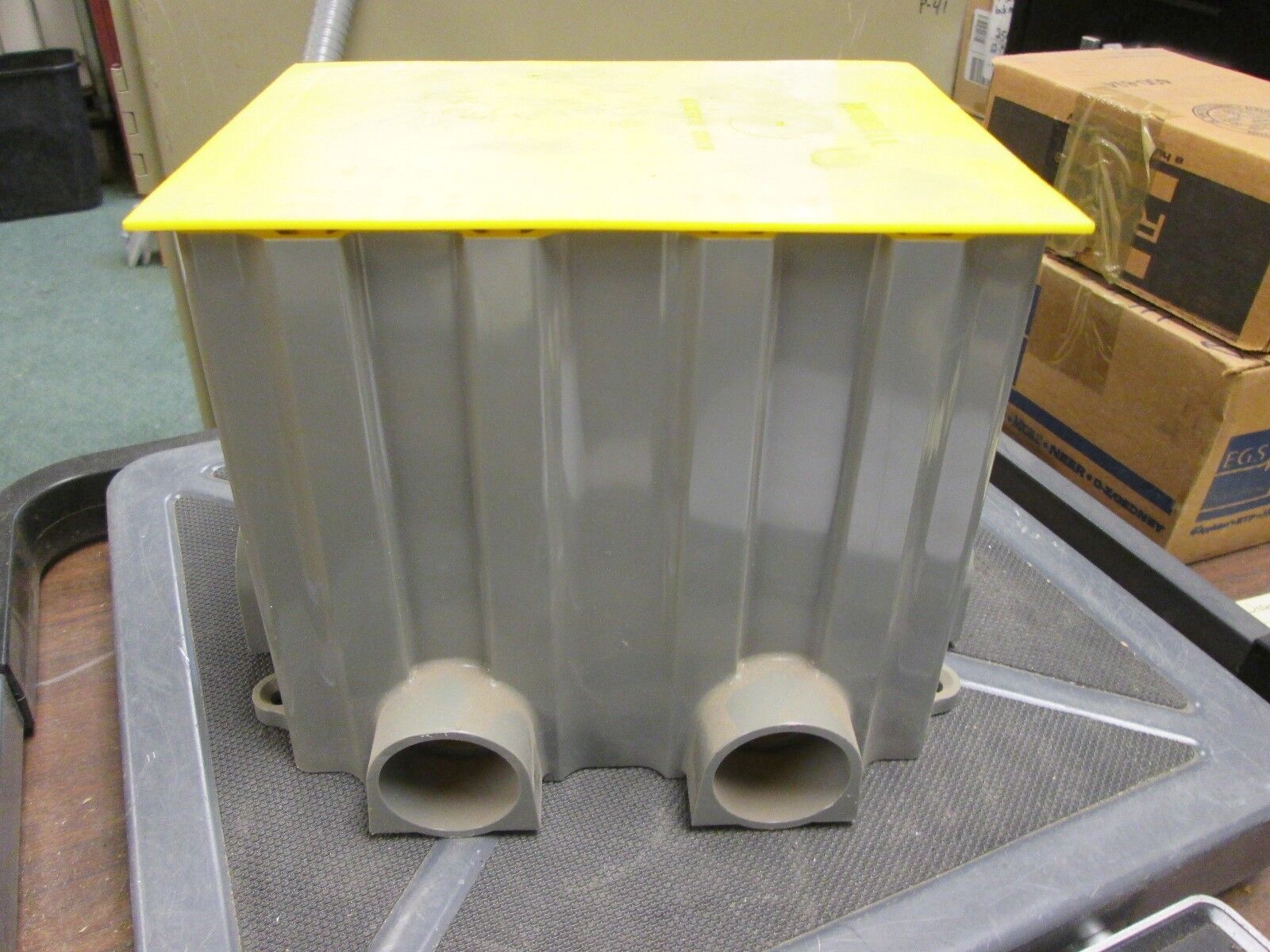 Hubbell 2 Gang Box 82.7W in max volume per compartment 6 x 1" Outlets