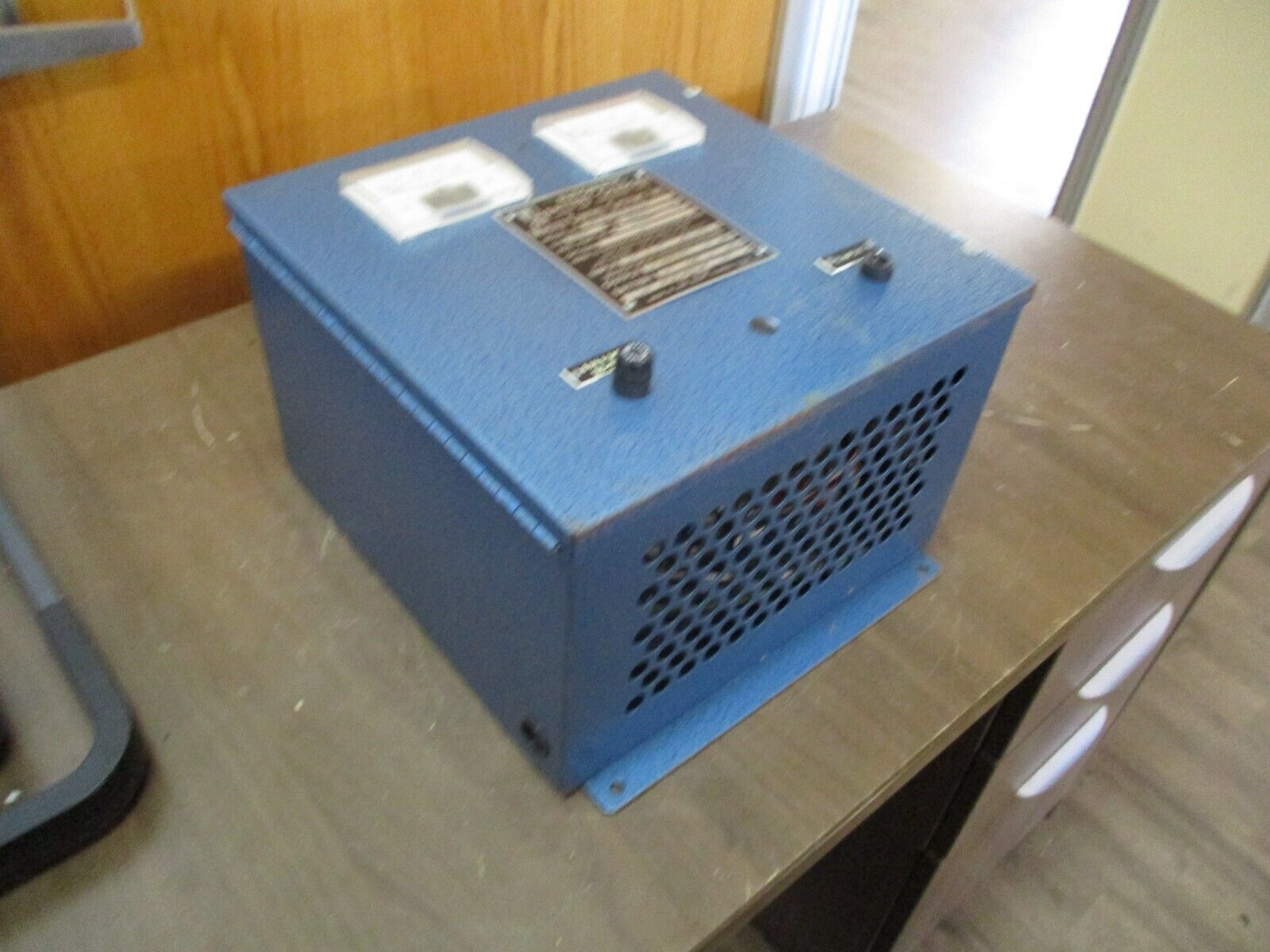 Master Control Systems Automatic Battery Charger 604736-21 Output: 24VDC 10A