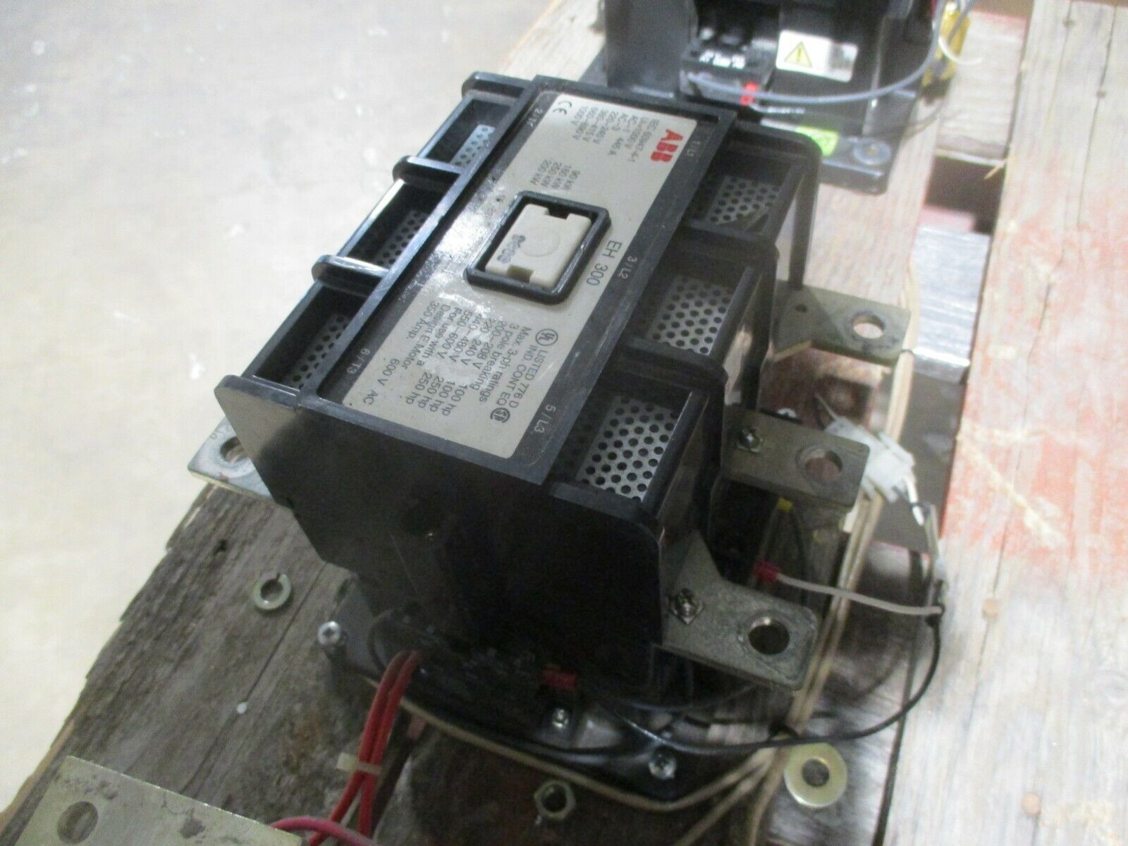 ABB Contactor EH 300 24VDC Coil 350A 600V Used