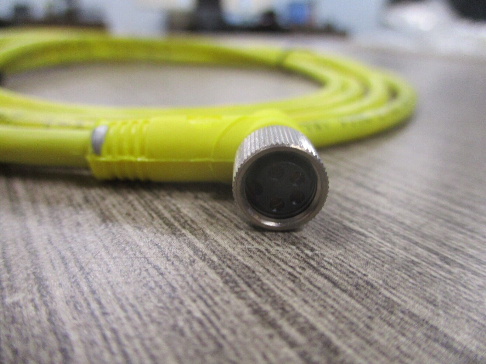 Allen-Bradley QD Cordset 889P-R4AB-2 Ser. B 2 Meter Pico Right Angle New Surplus