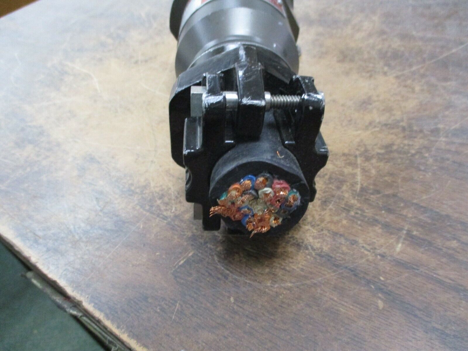 Hubbell Vantage XP Explosion Proof Connector AF-B1516-681SL-10 10A 240V 60/400Hz