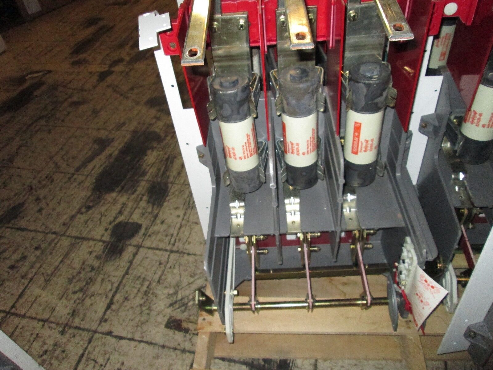 Allen-Bradley Vacuum Contactor Fusible Disconnect Assembly (3) A240R-4R Fuses