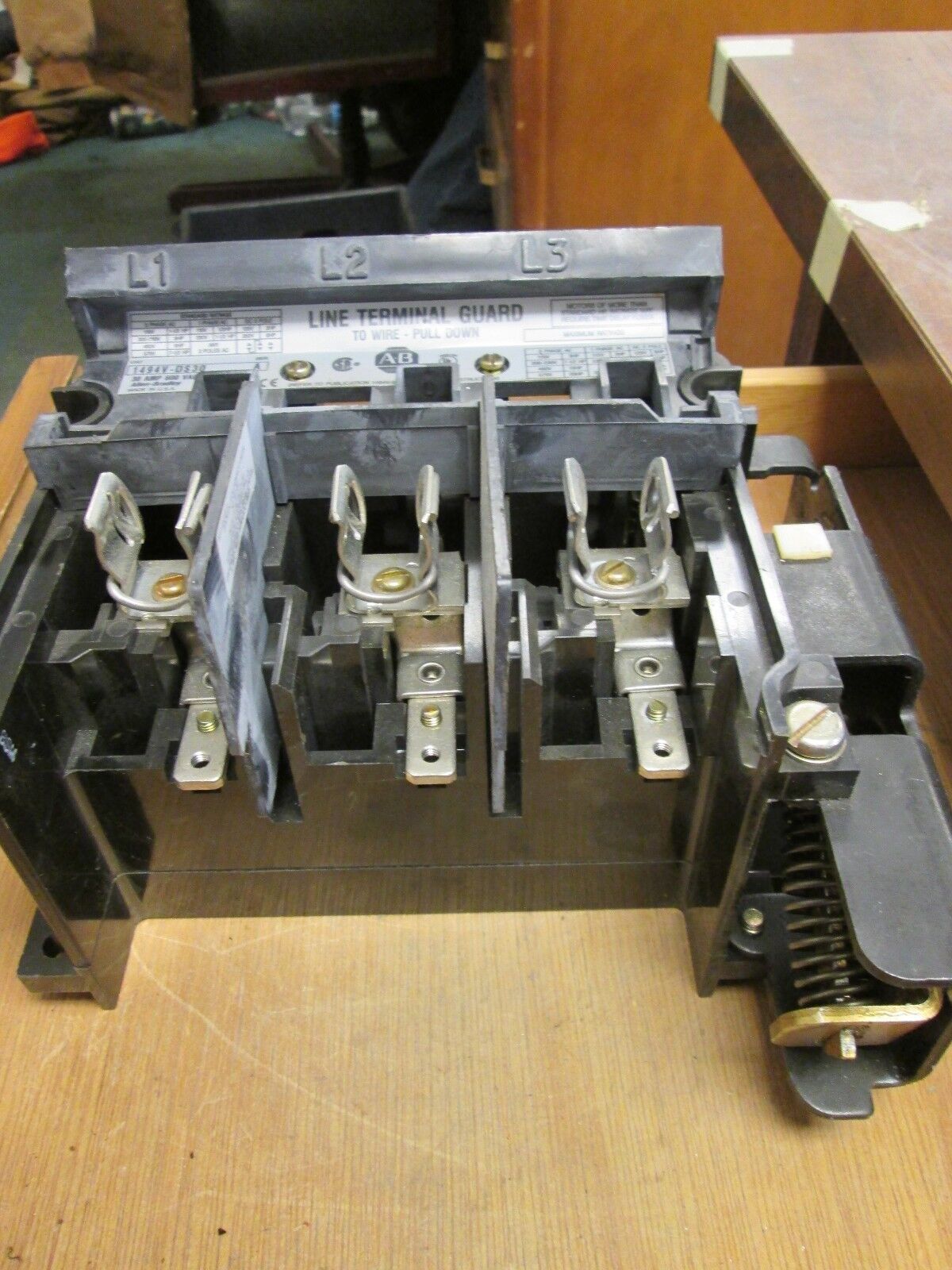 Allen-Bradley Disconnect Switch Line Terminal Guard 1494V-DS30 No Control Arm
