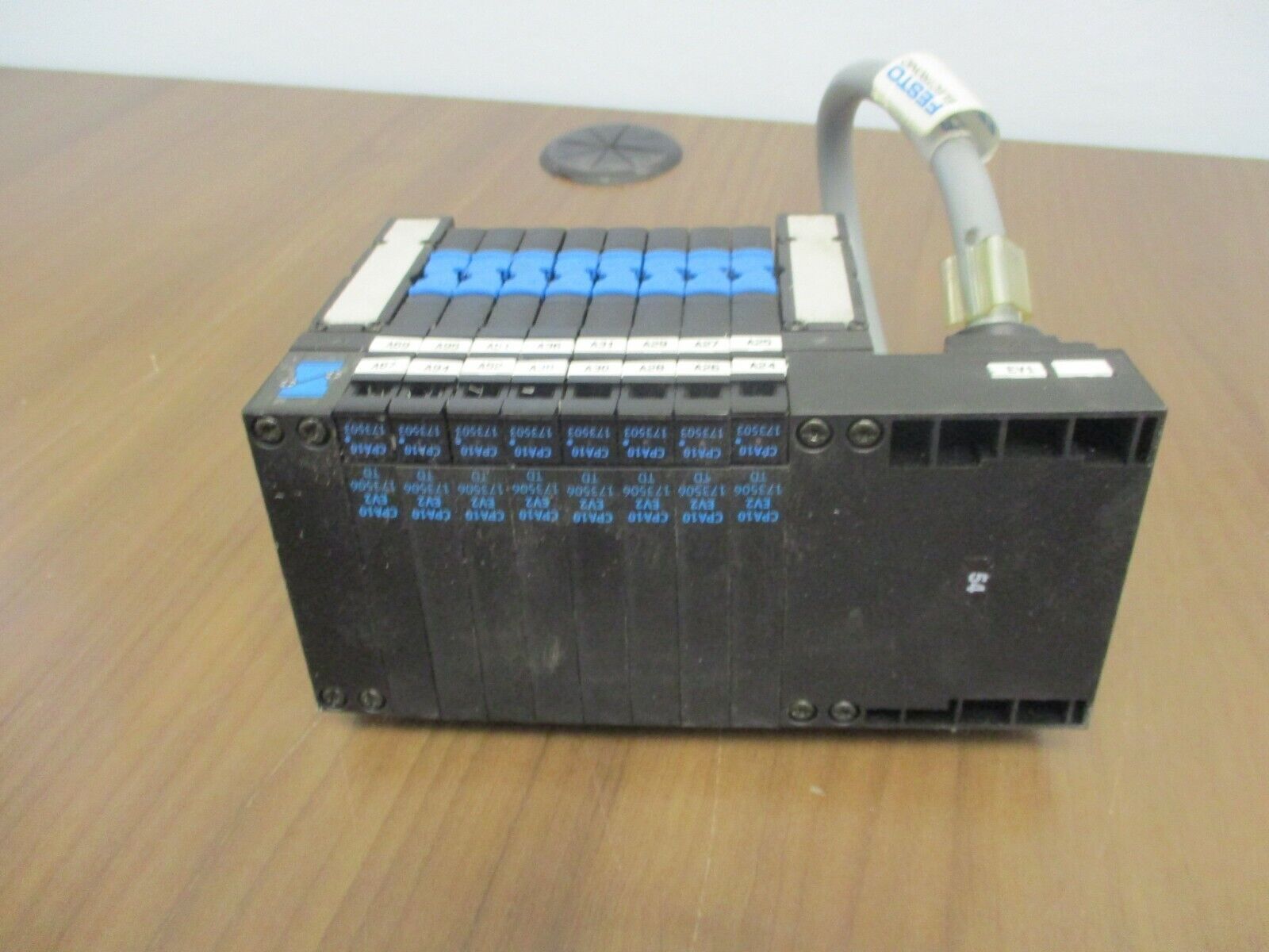 Festo Valve Terminal Manifold w/ Valves CPA10-VI w/ (10) CPA10 EV2 Valves Used