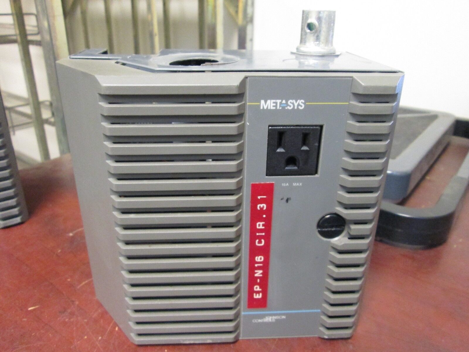 Metasys Transformer AS-XFR100-1 Input: 120V Output: 25VAC , 4A w/ Outlet Used