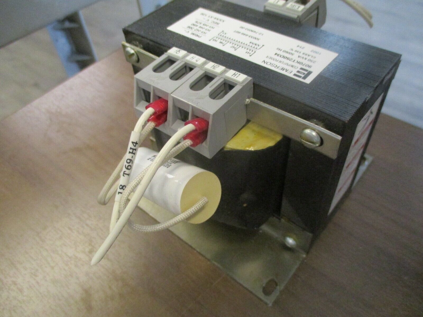 Emerson Transformer 9070KT250D34 0.250KVA Pri: 208/480/575V Sec: 120V Used