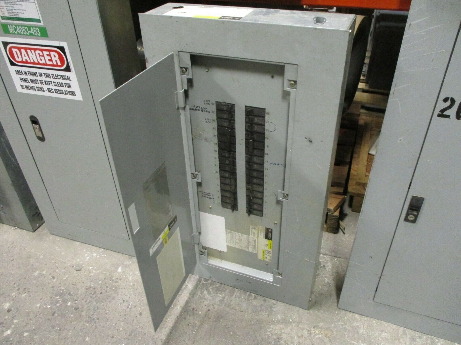 GE Main Lug Breaker Panel AQF3302MT 225A Max 208Y/120 3Ph 4W Used