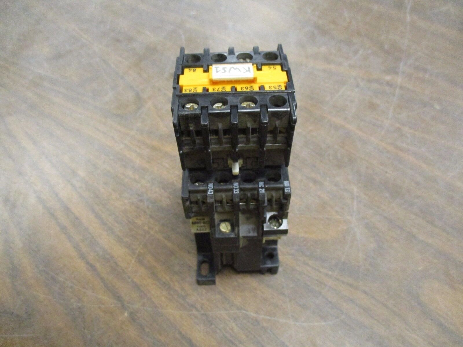 Telemecanique Contactor w/ Aux Contact Block CA2-DN1319.A65 220-240V Coil Used
