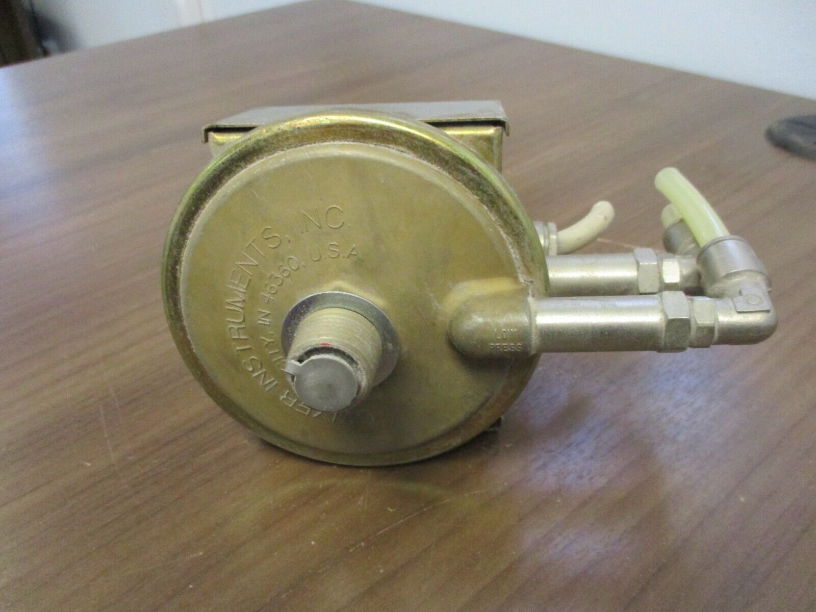 Dwyer Pressure Switch 1823-80 15A 125/250/480V 10PSI Used